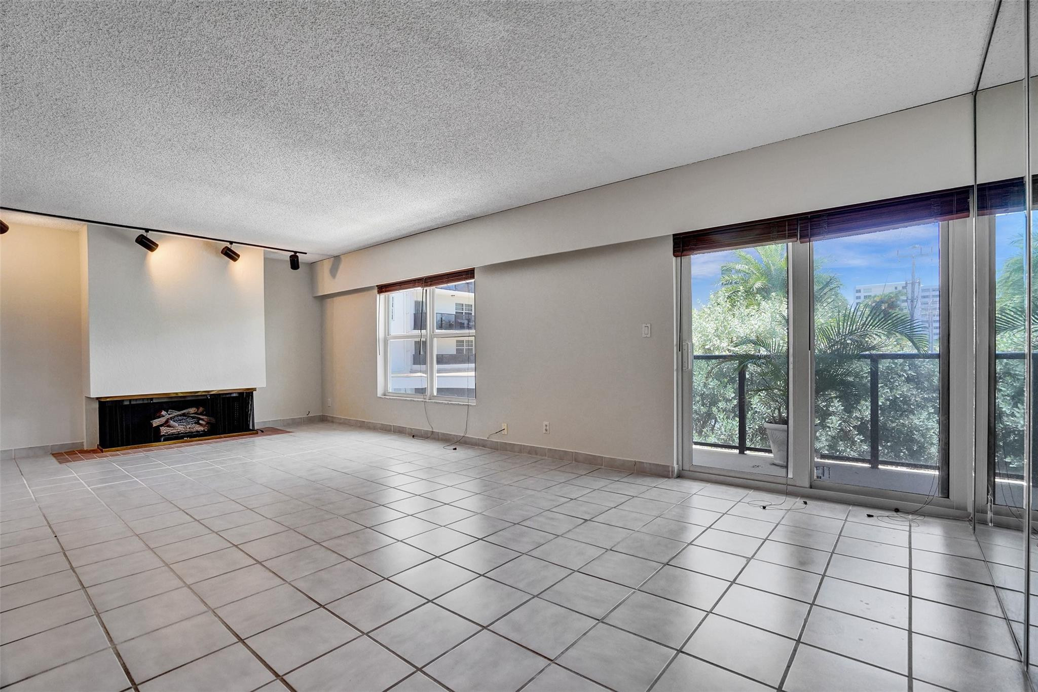 5100 Dupont Blvd 2G