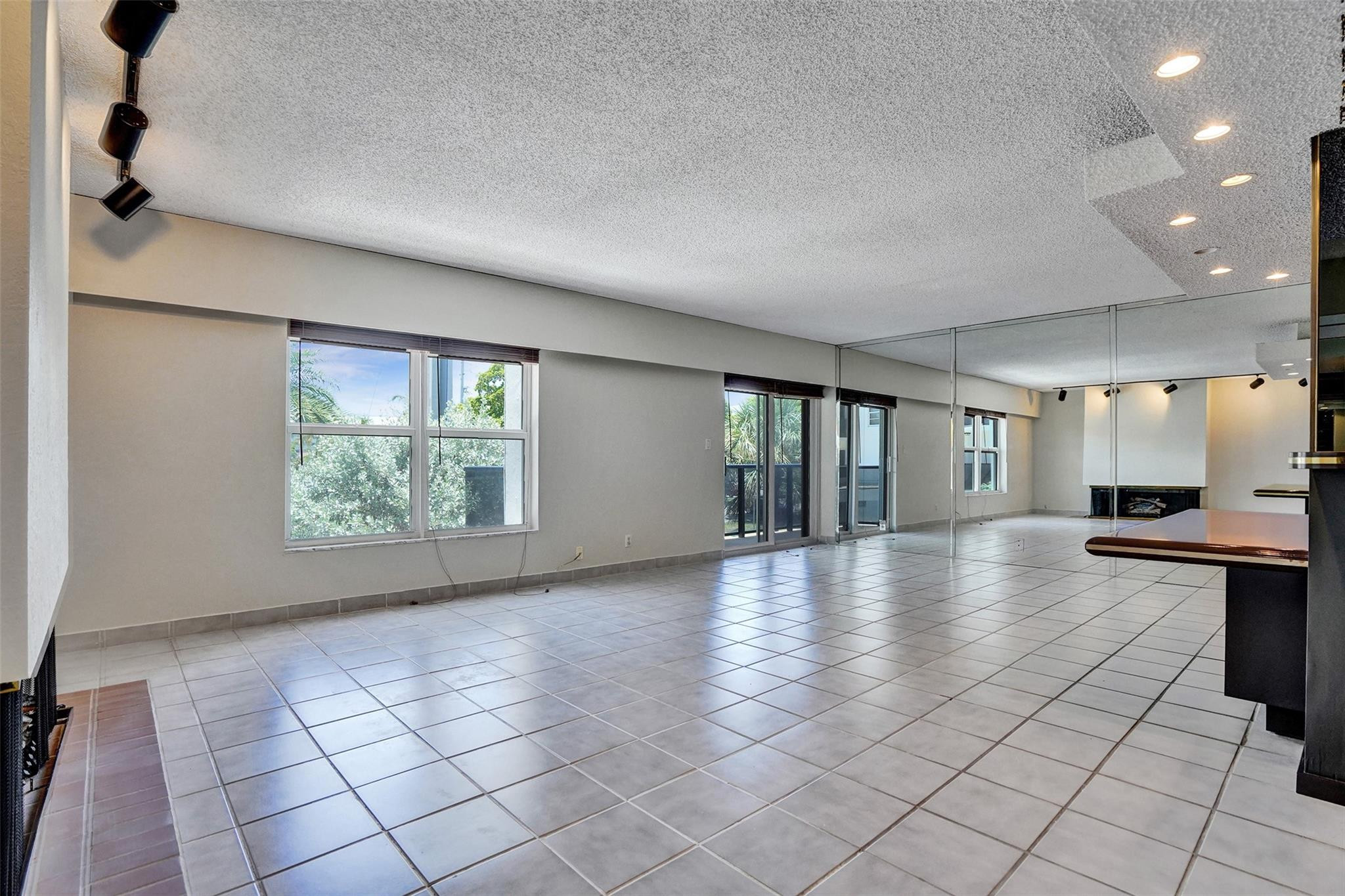 5100 Dupont Blvd 2G