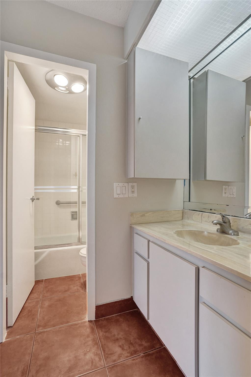 5100 Dupont Blvd 2G