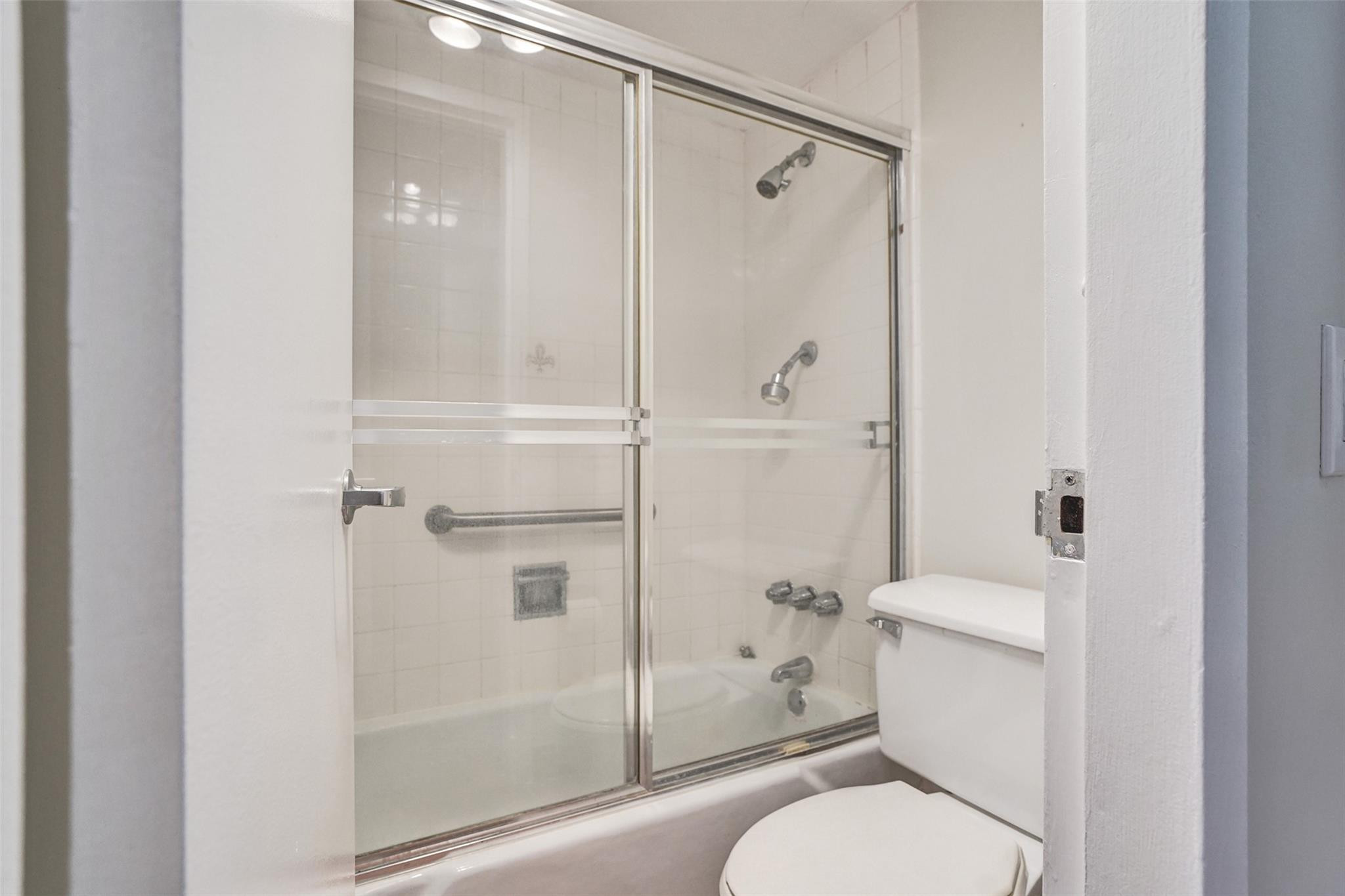 5100 Dupont Blvd 2G