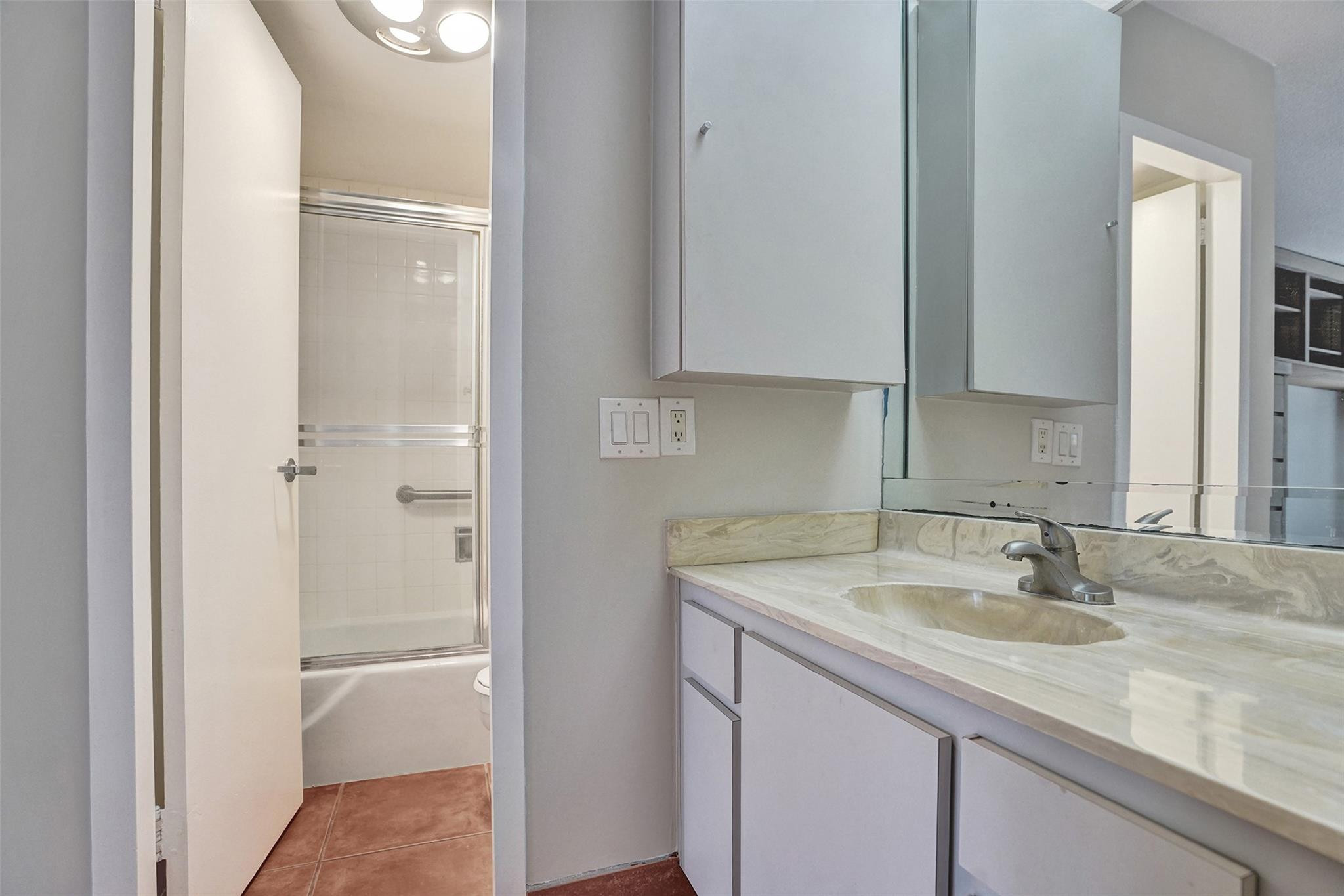 5100 Dupont Blvd 2G
