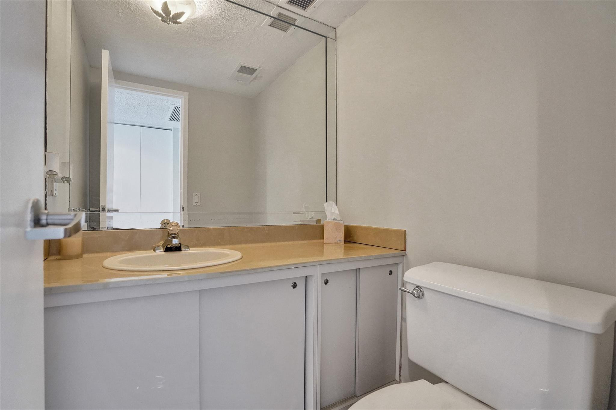 5100 Dupont Blvd 2G