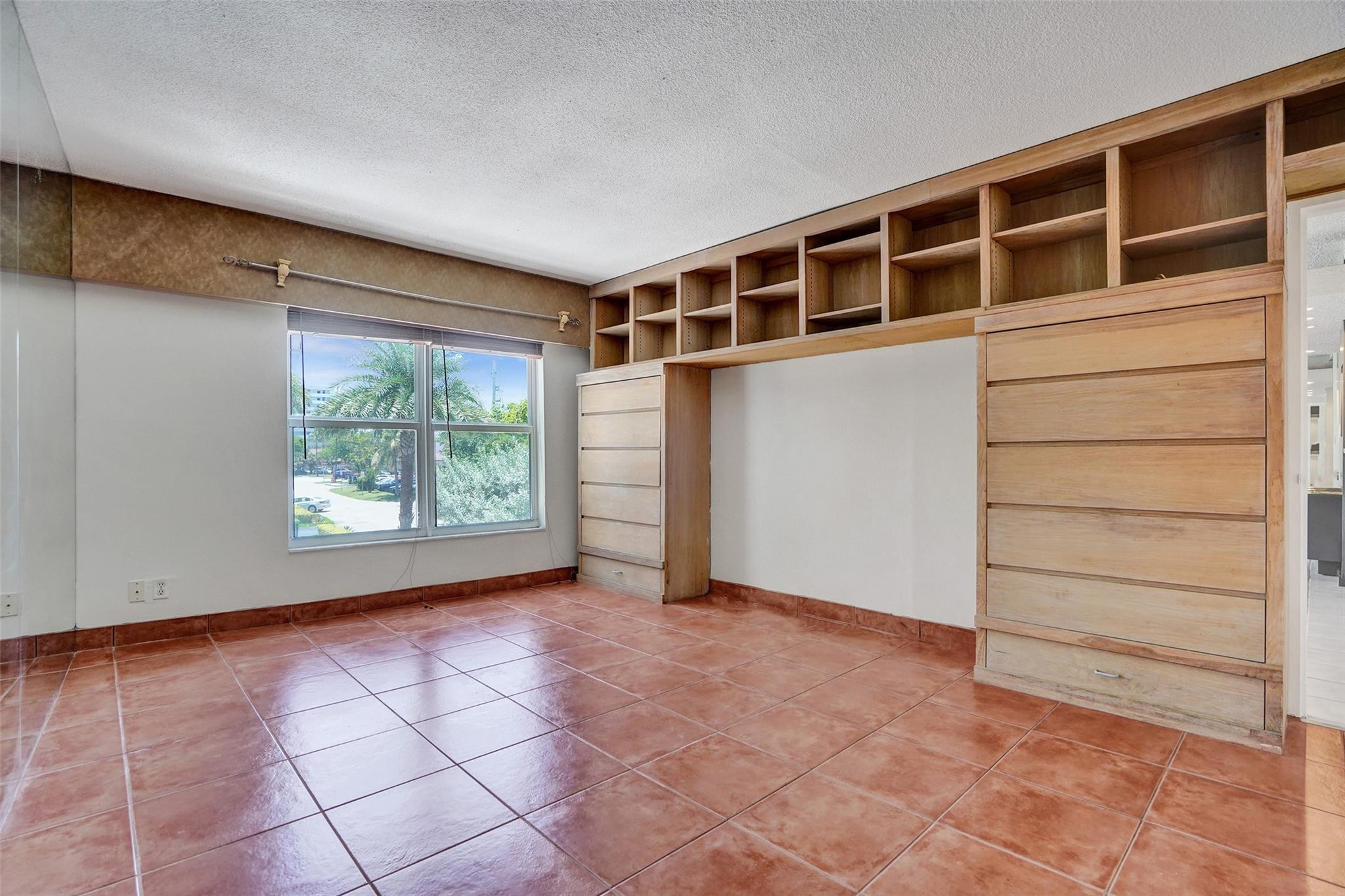 5100 Dupont Blvd 2G