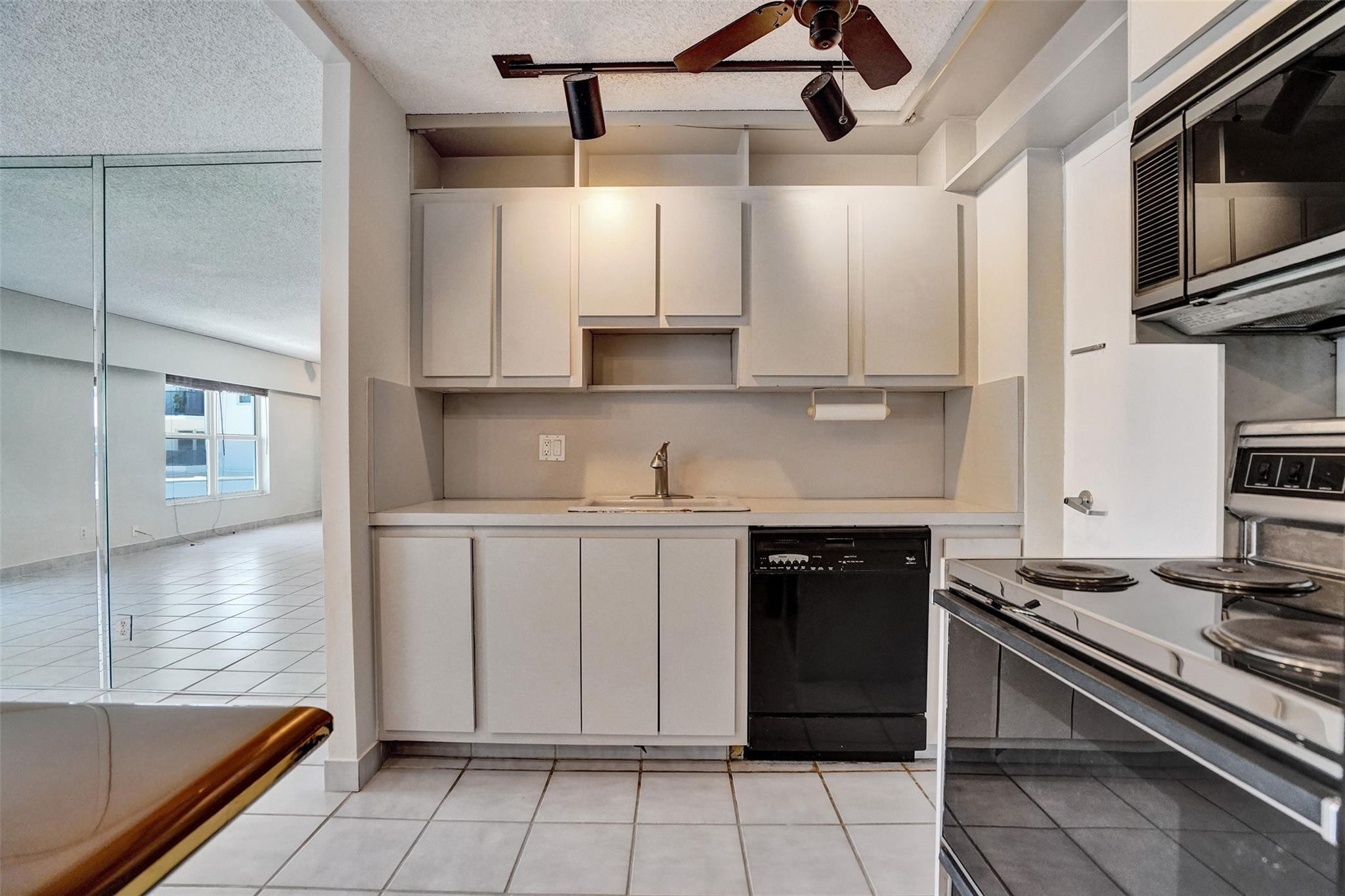 5100 Dupont Blvd 2G