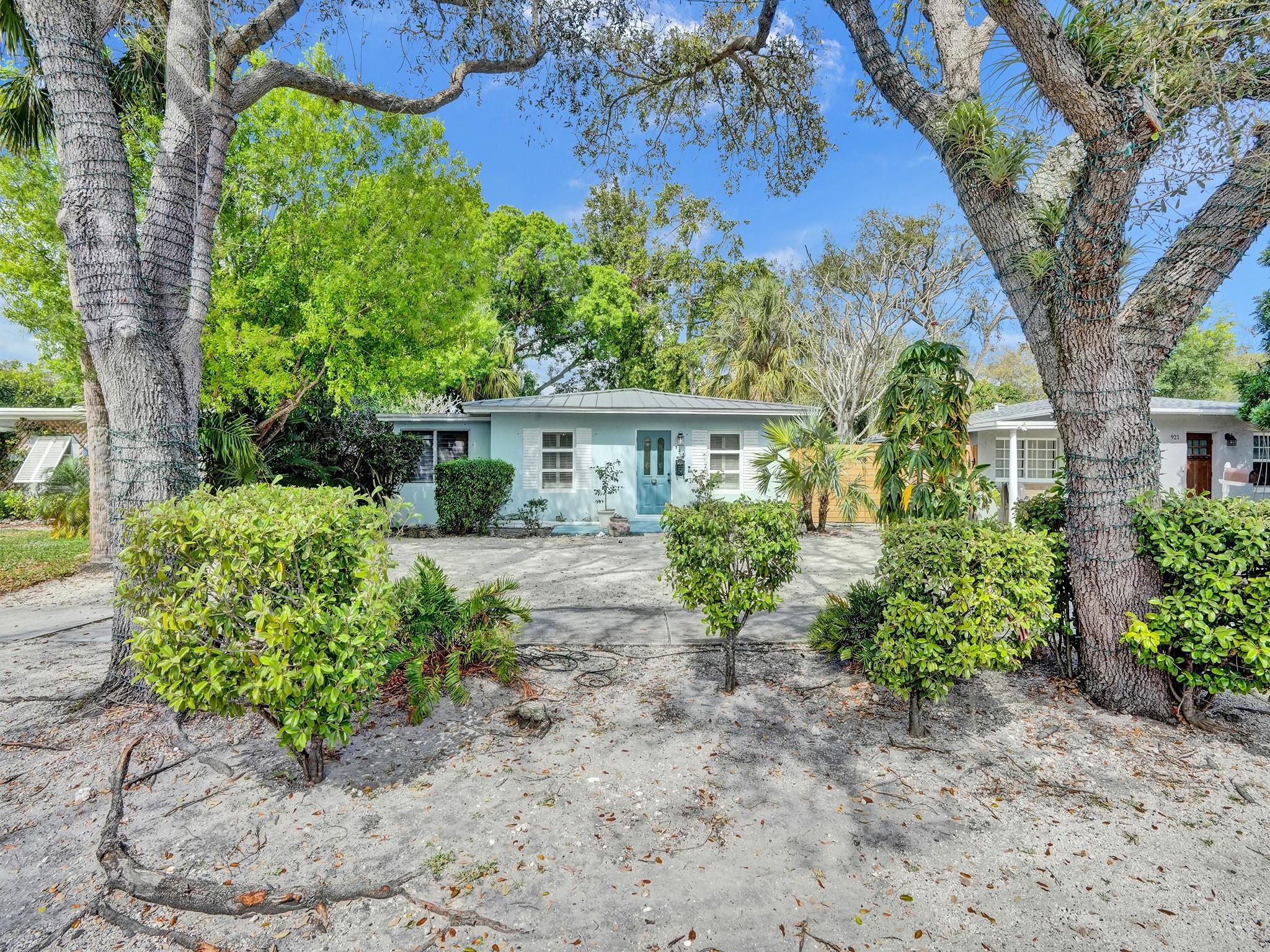 925 SW 20th St