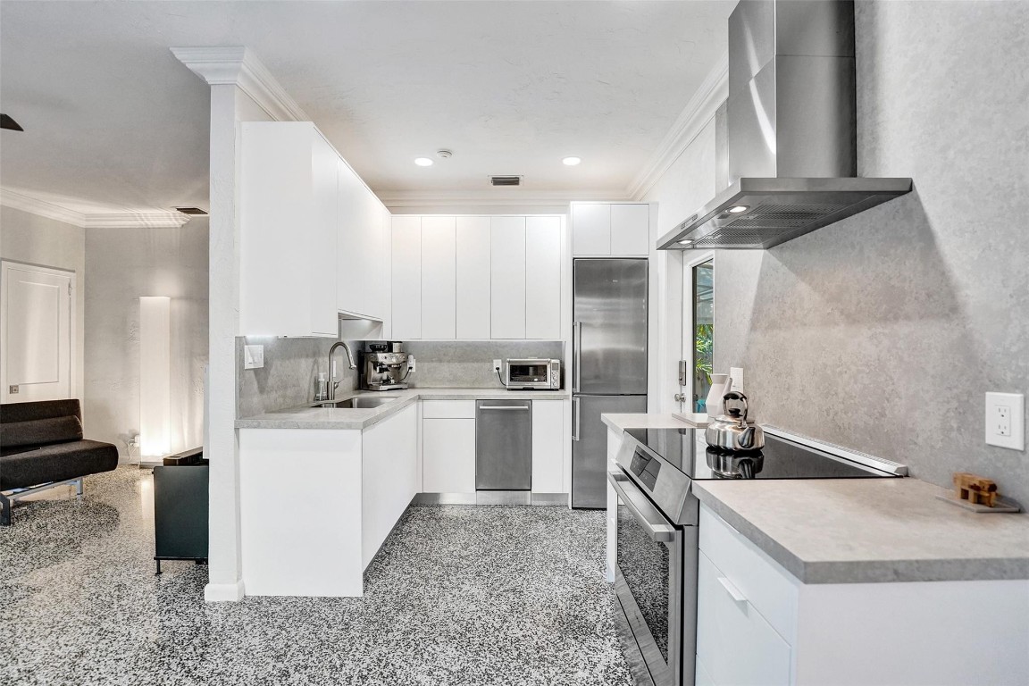 205 NE 17th Ave