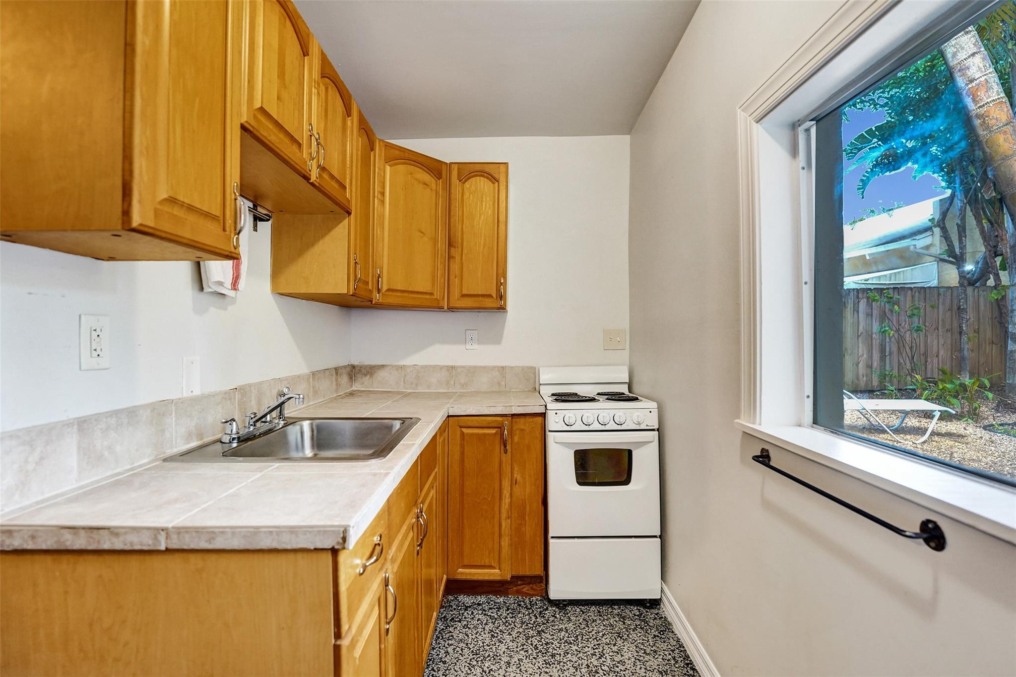 205 NE 17th Ave