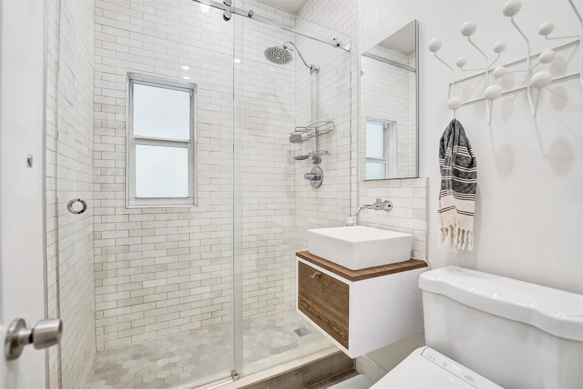 205 NE 17th Ave