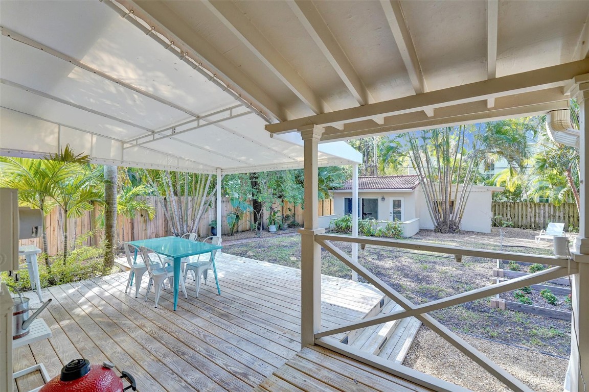 205 NE 17th Ave
