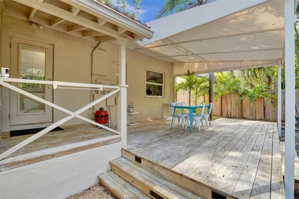 205 NE 17th Ave