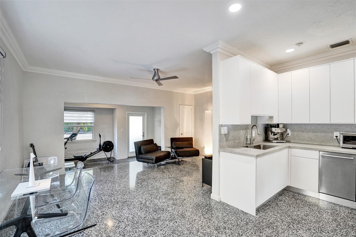 205 NE 17th Ave