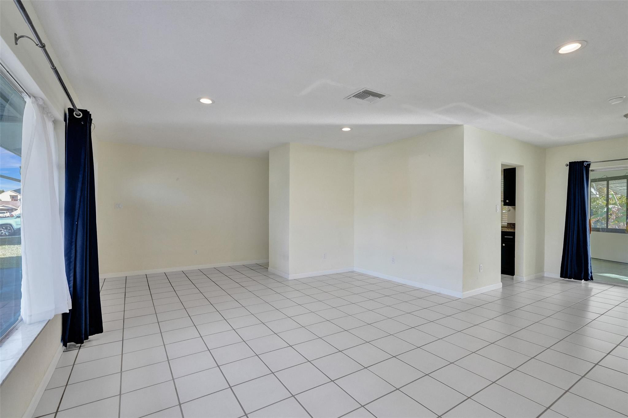 7306 NW 96th Ave
