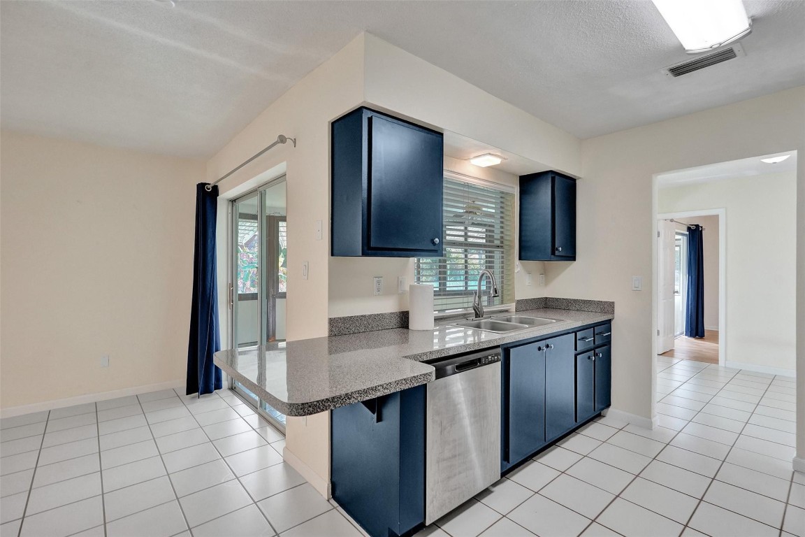 7306 NW 96th Ave