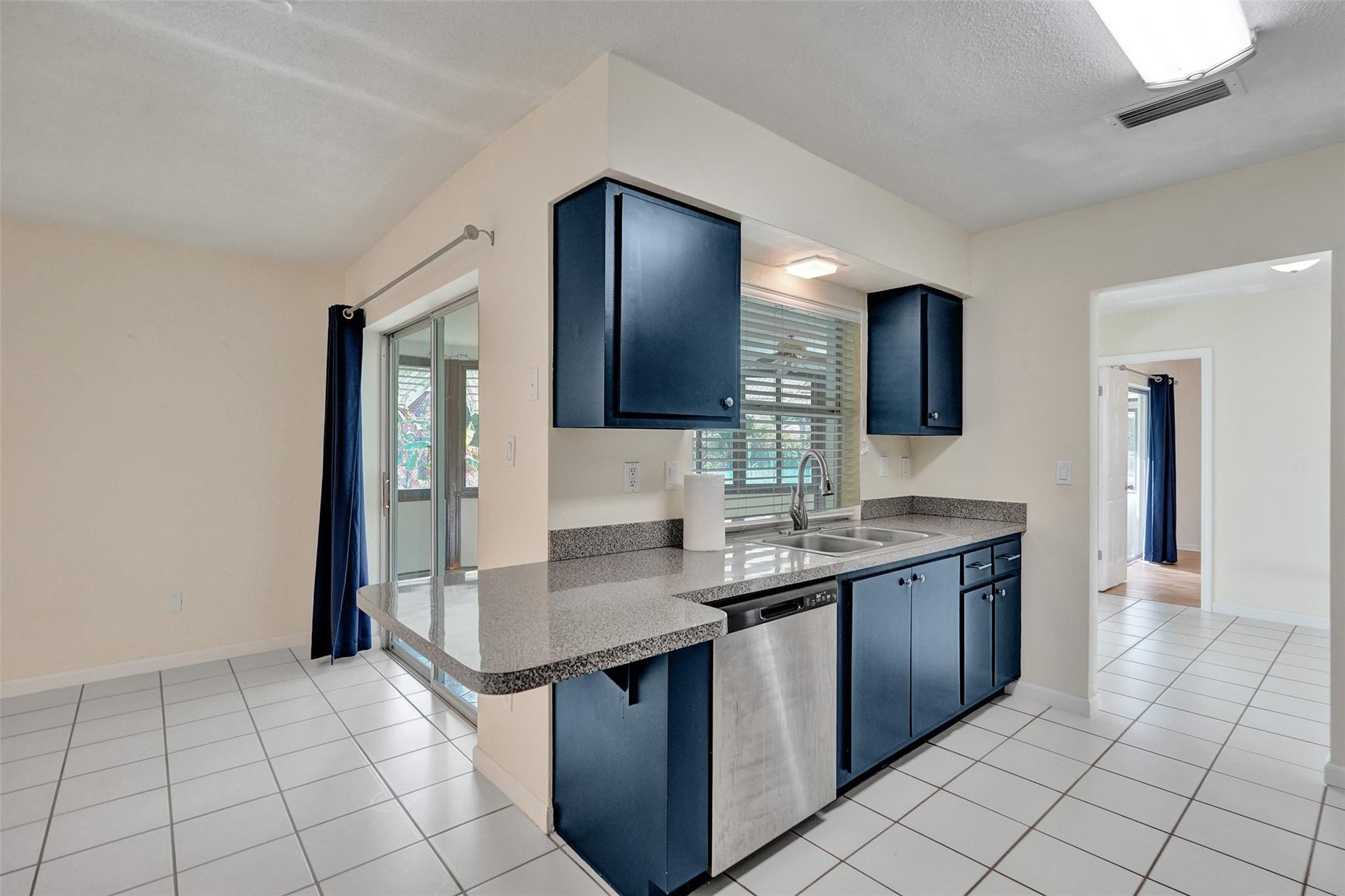 7306 NW 96th Ave