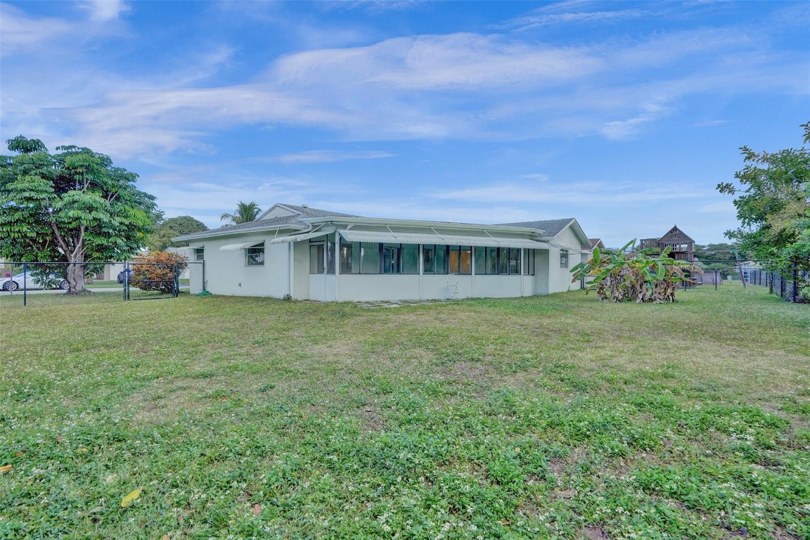 7306 NW 96th Ave