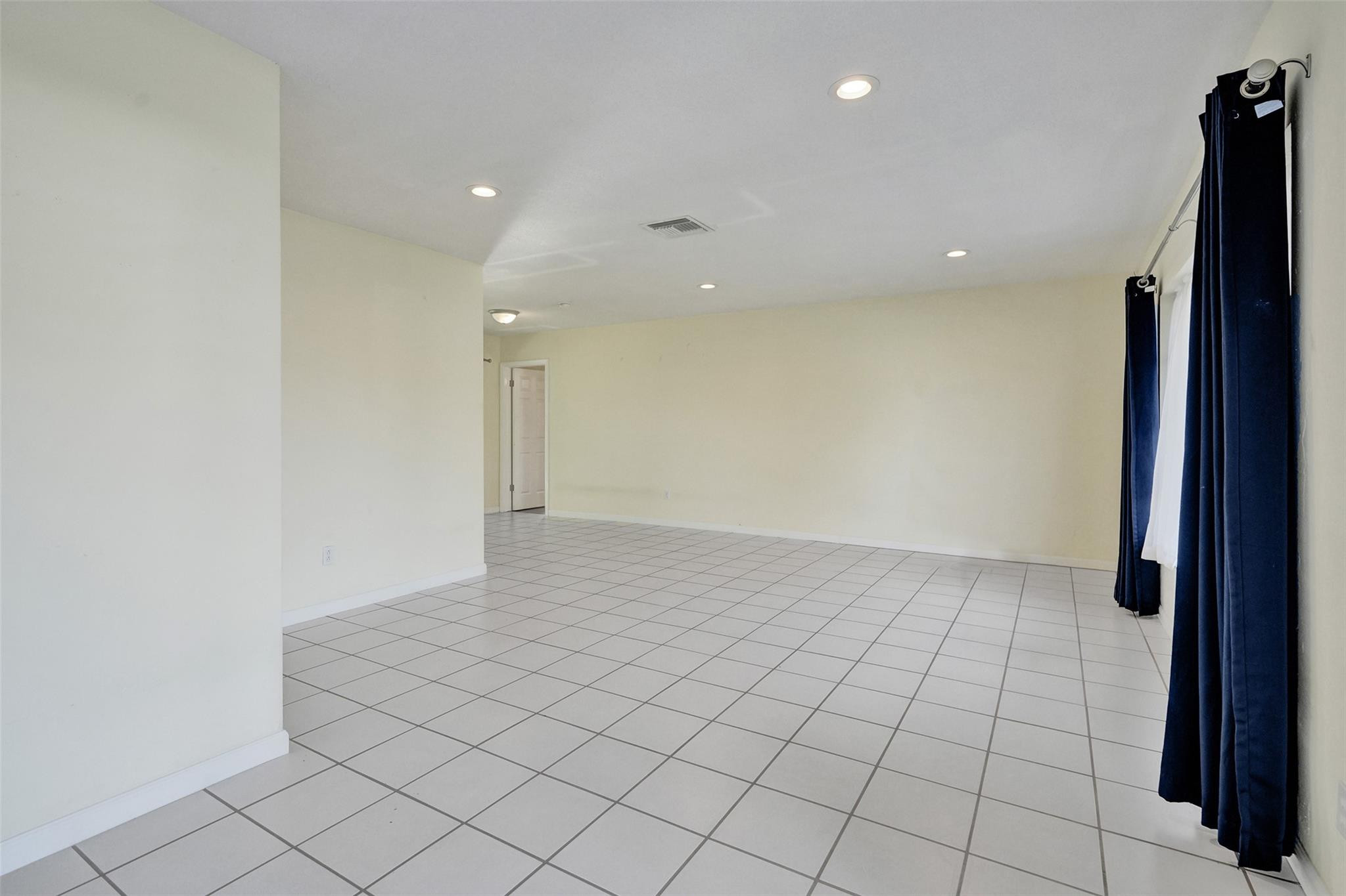 7306 NW 96th Ave