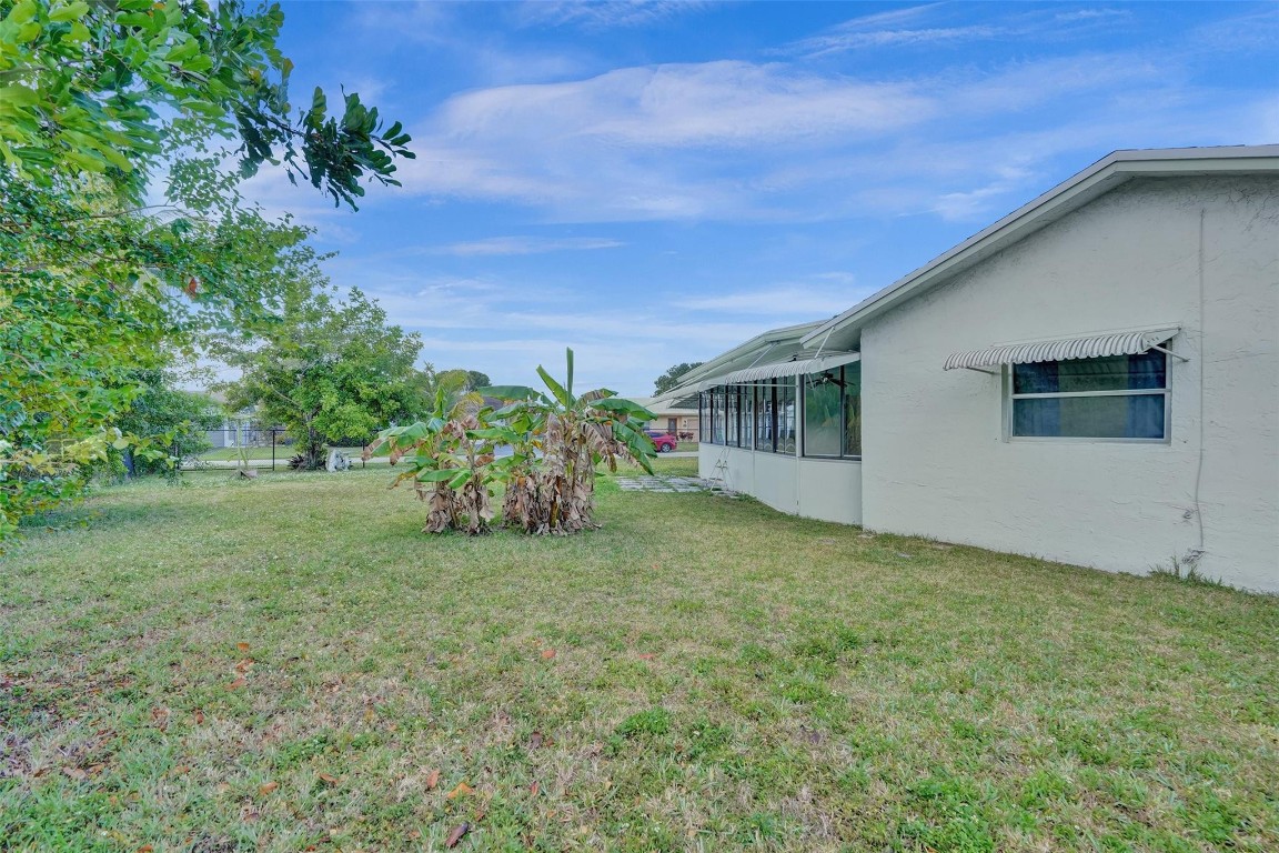 7306 NW 96th Ave