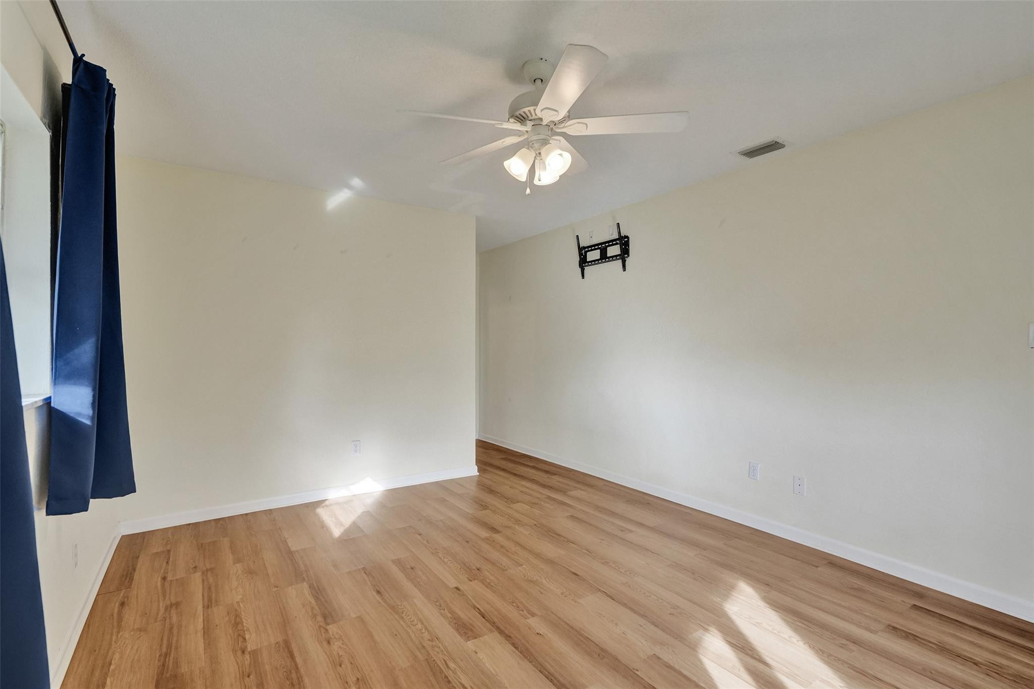 7306 NW 96th Ave