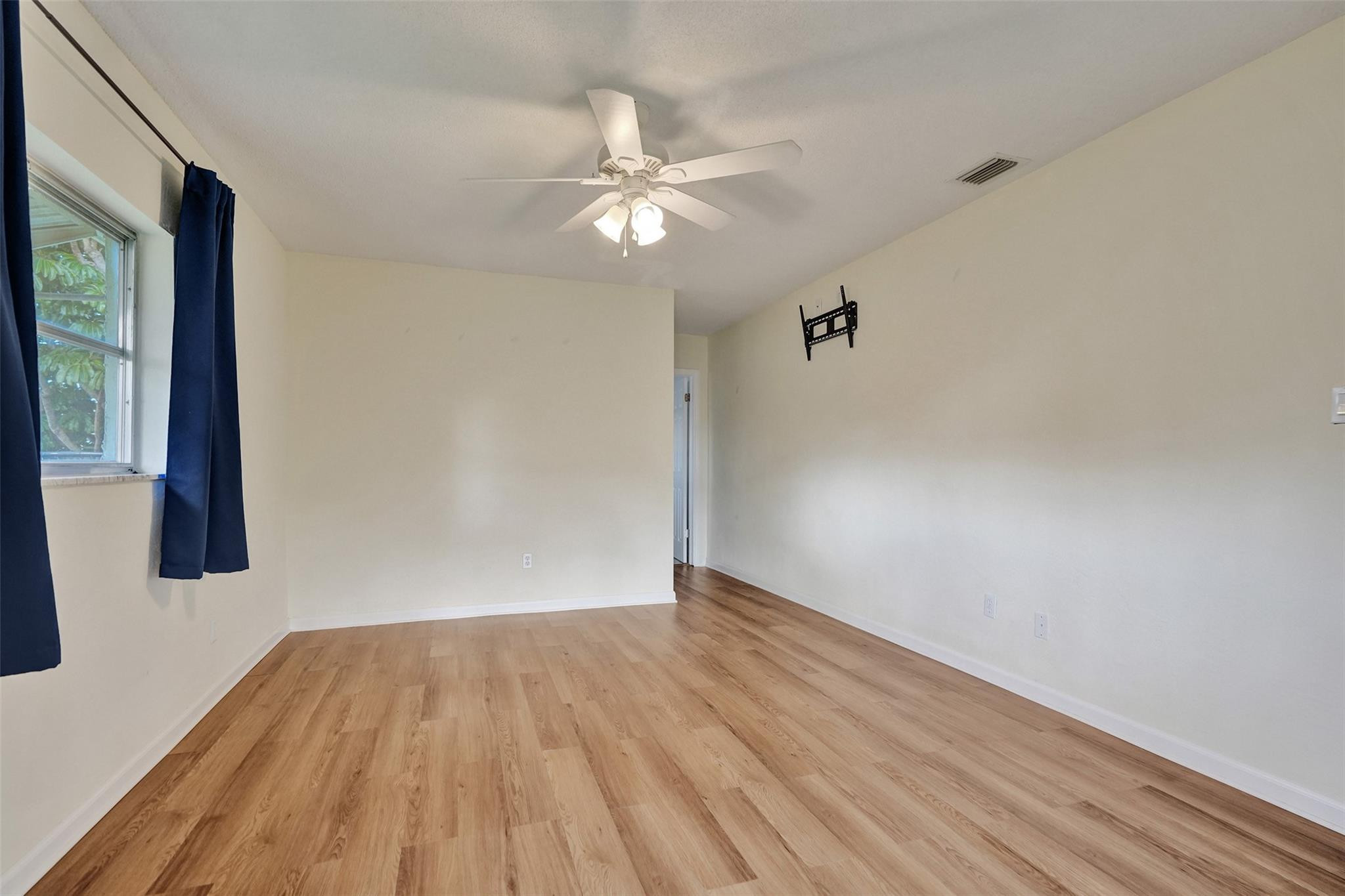 7306 NW 96th Ave