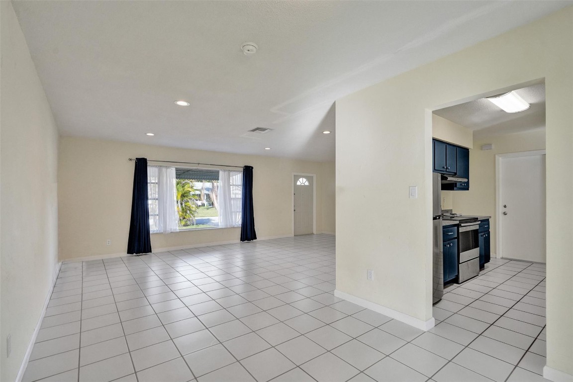 7306 NW 96th Ave