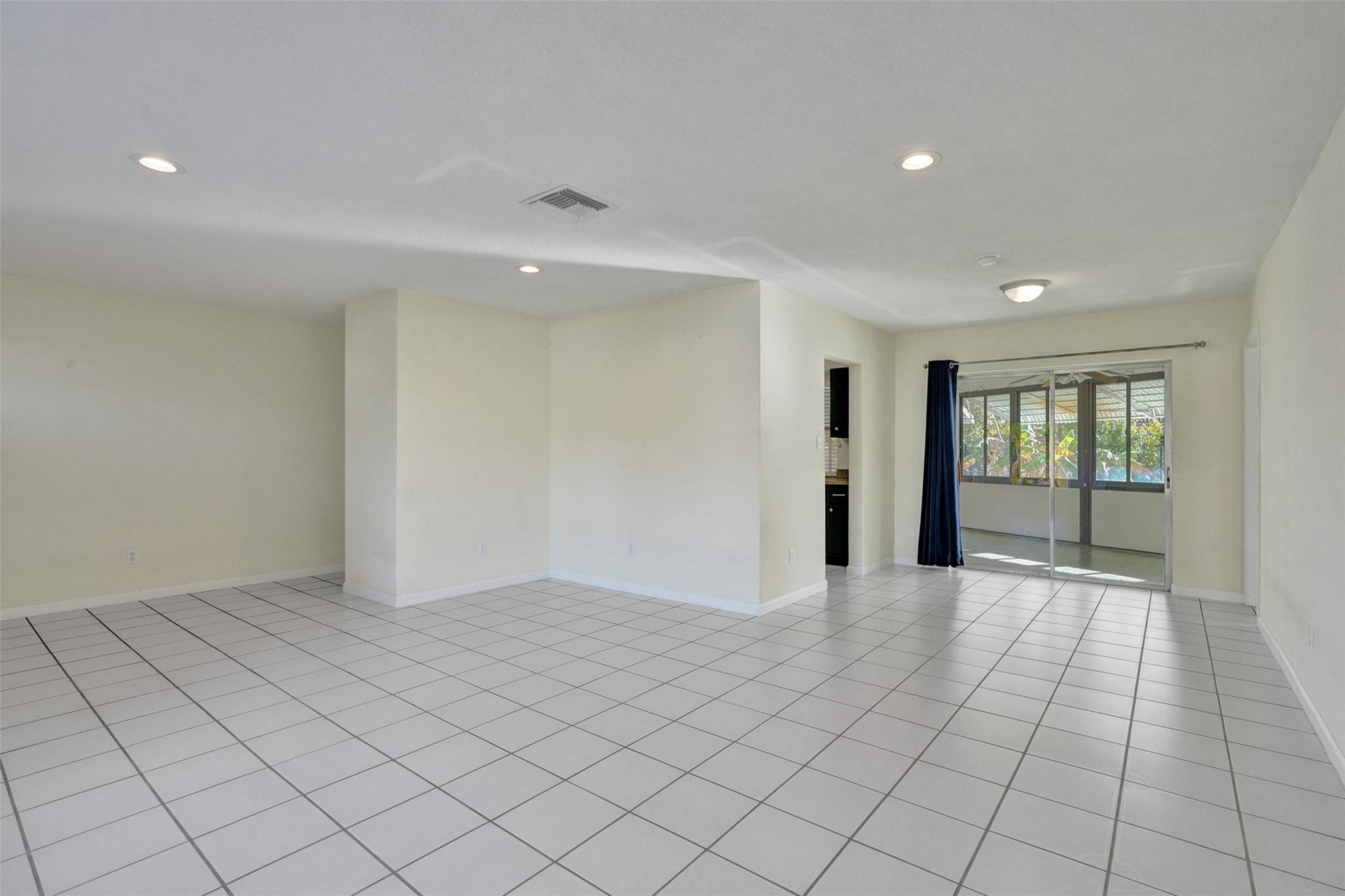 7306 NW 96th Ave
