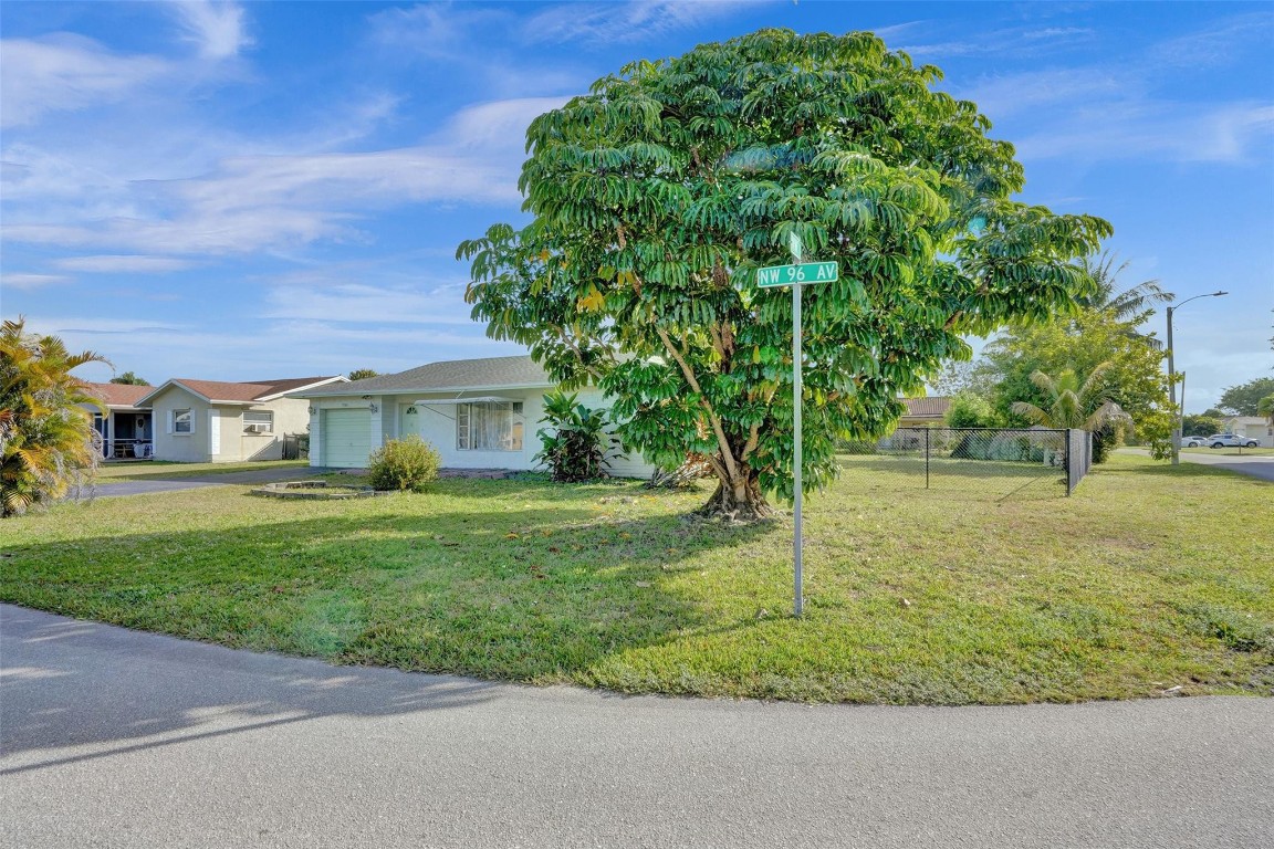 7306 NW 96th Ave
