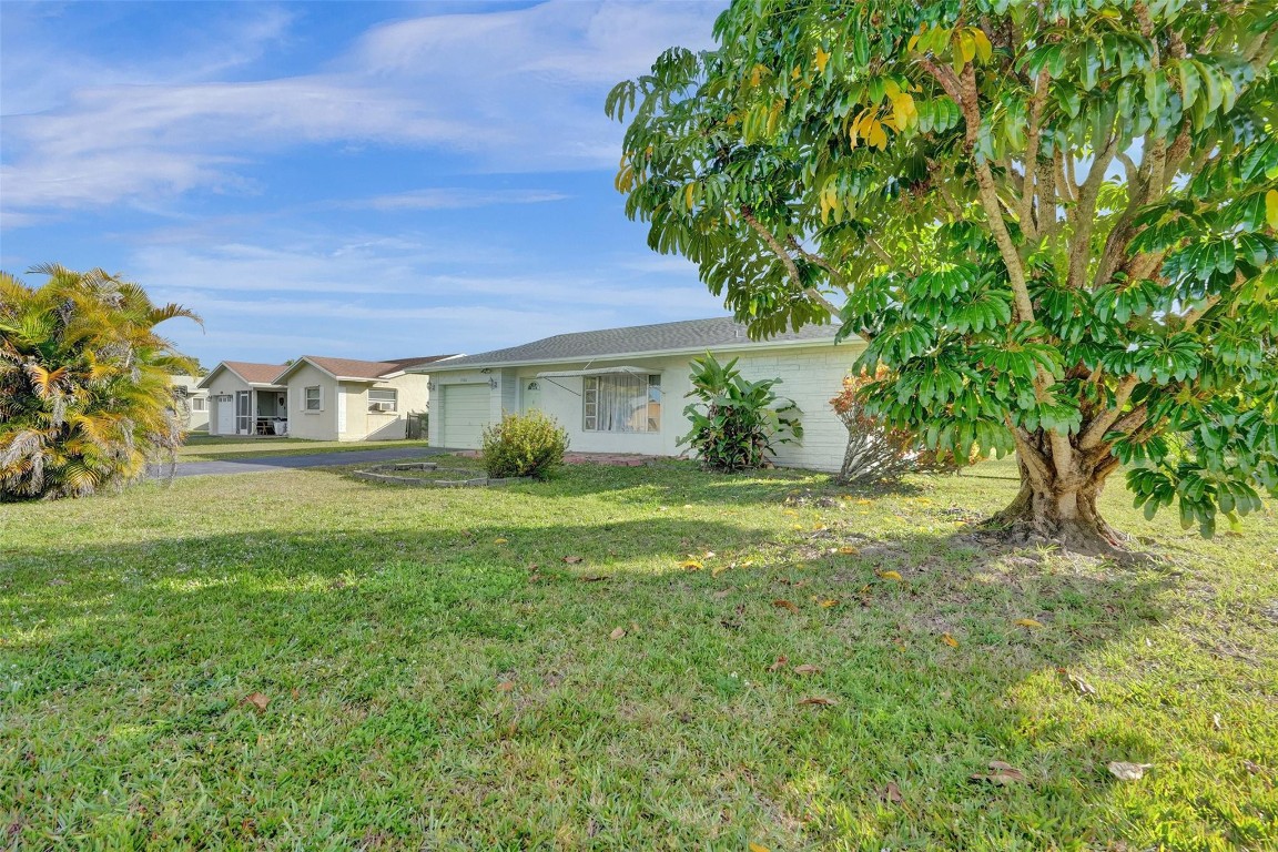7306 NW 96th Ave