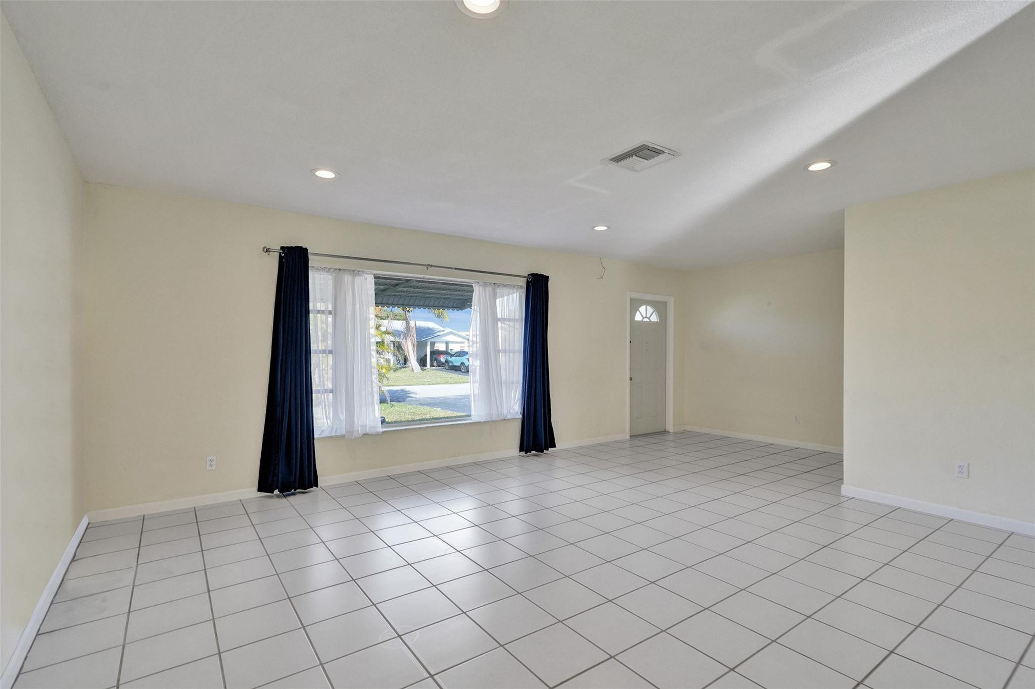 7306 NW 96th Ave
