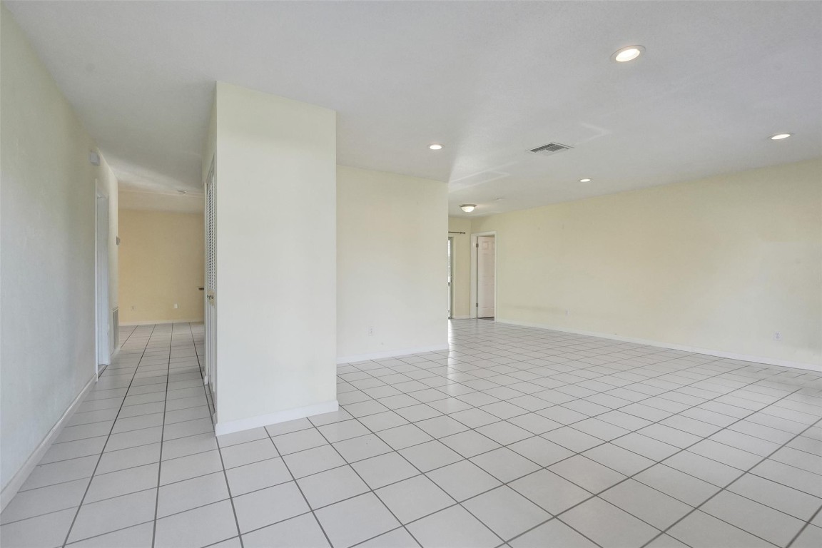 7306 NW 96th Ave