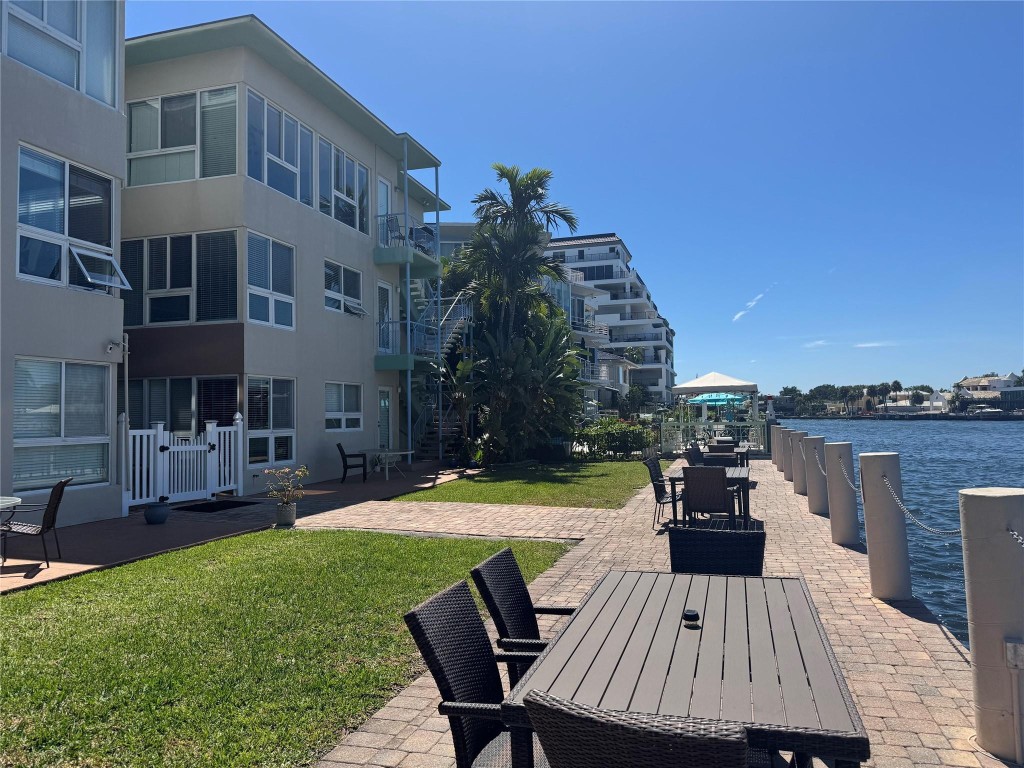 711 Bayshore Dr 204
