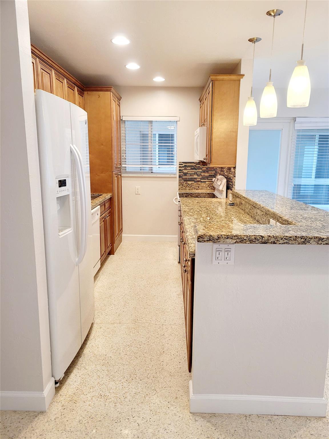711 Bayshore Dr 202