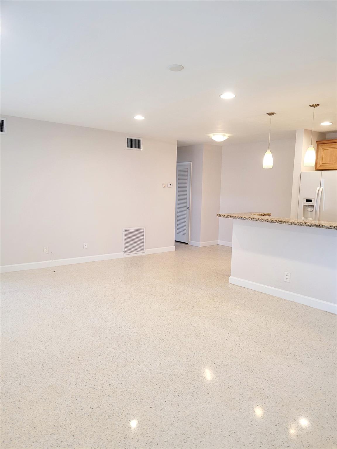 711 Bayshore Dr 202