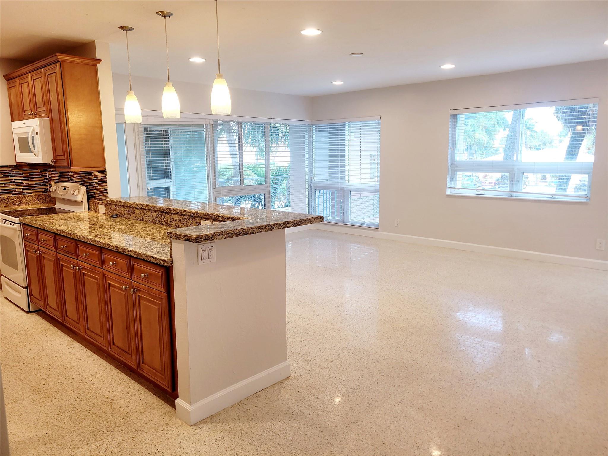 711 Bayshore Dr 202