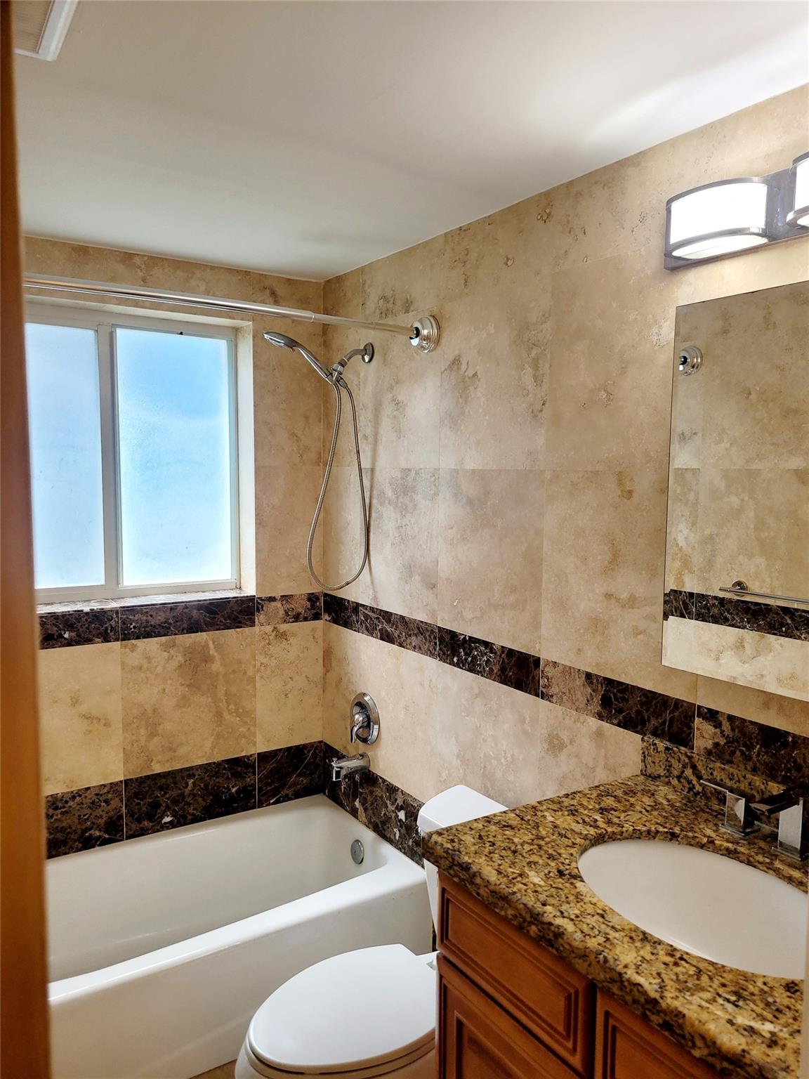 711 Bayshore Dr 202