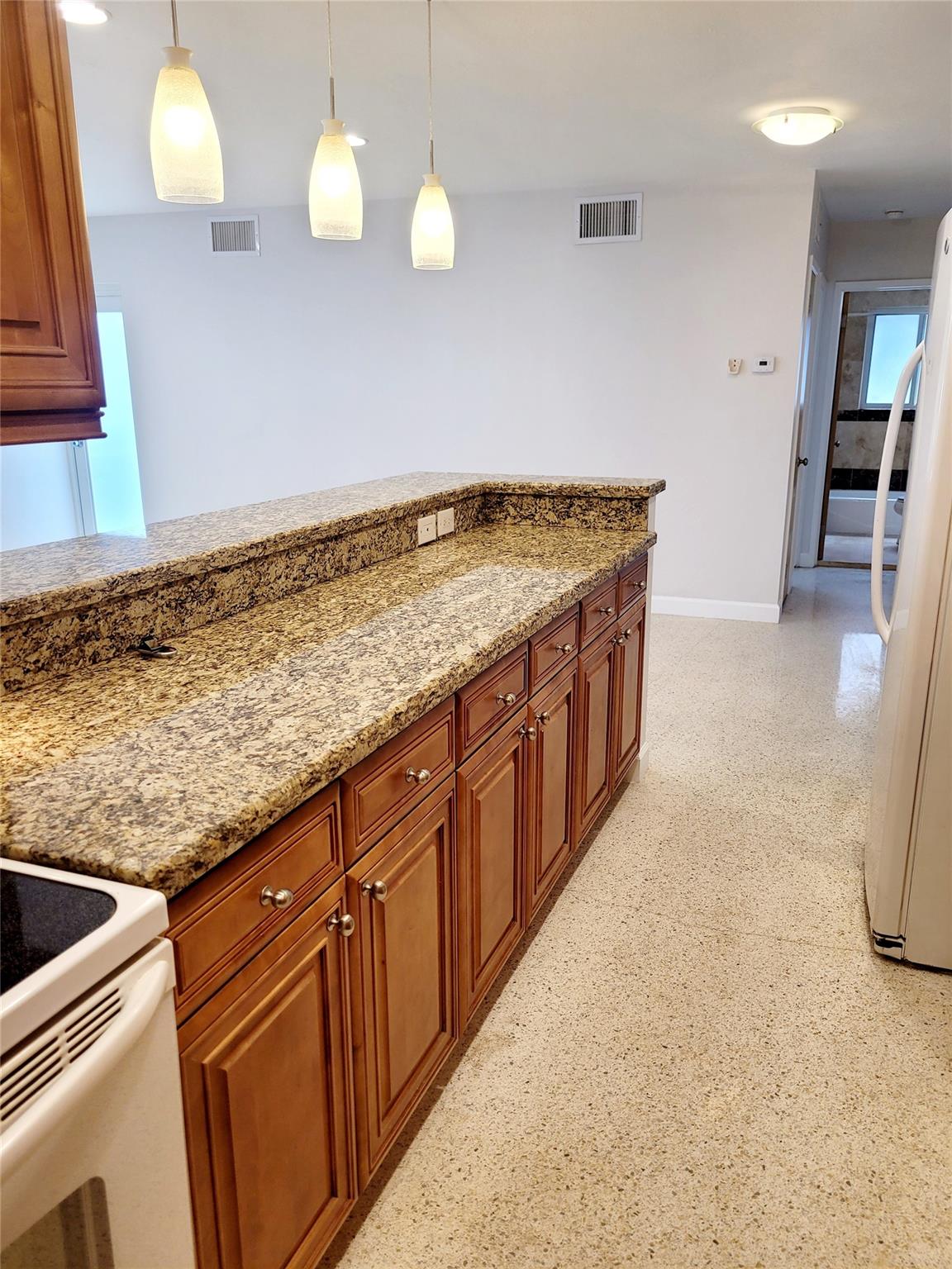 711 Bayshore Dr 202