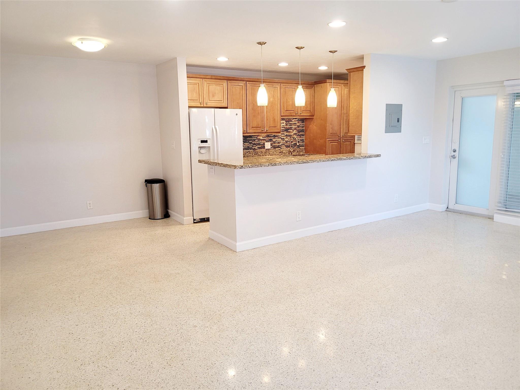 711 Bayshore Dr 202