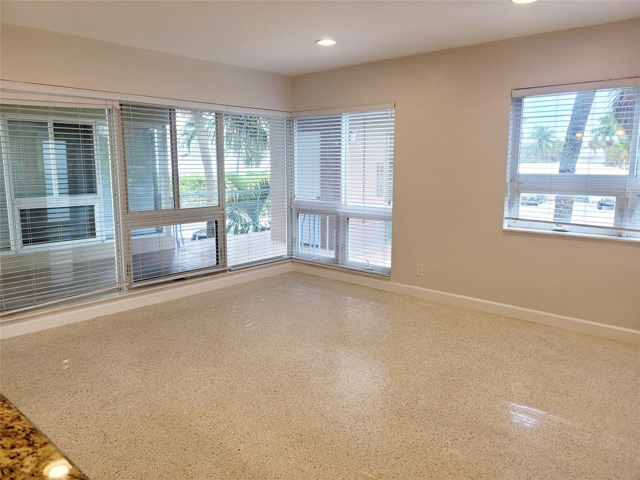 711 Bayshore Dr 202