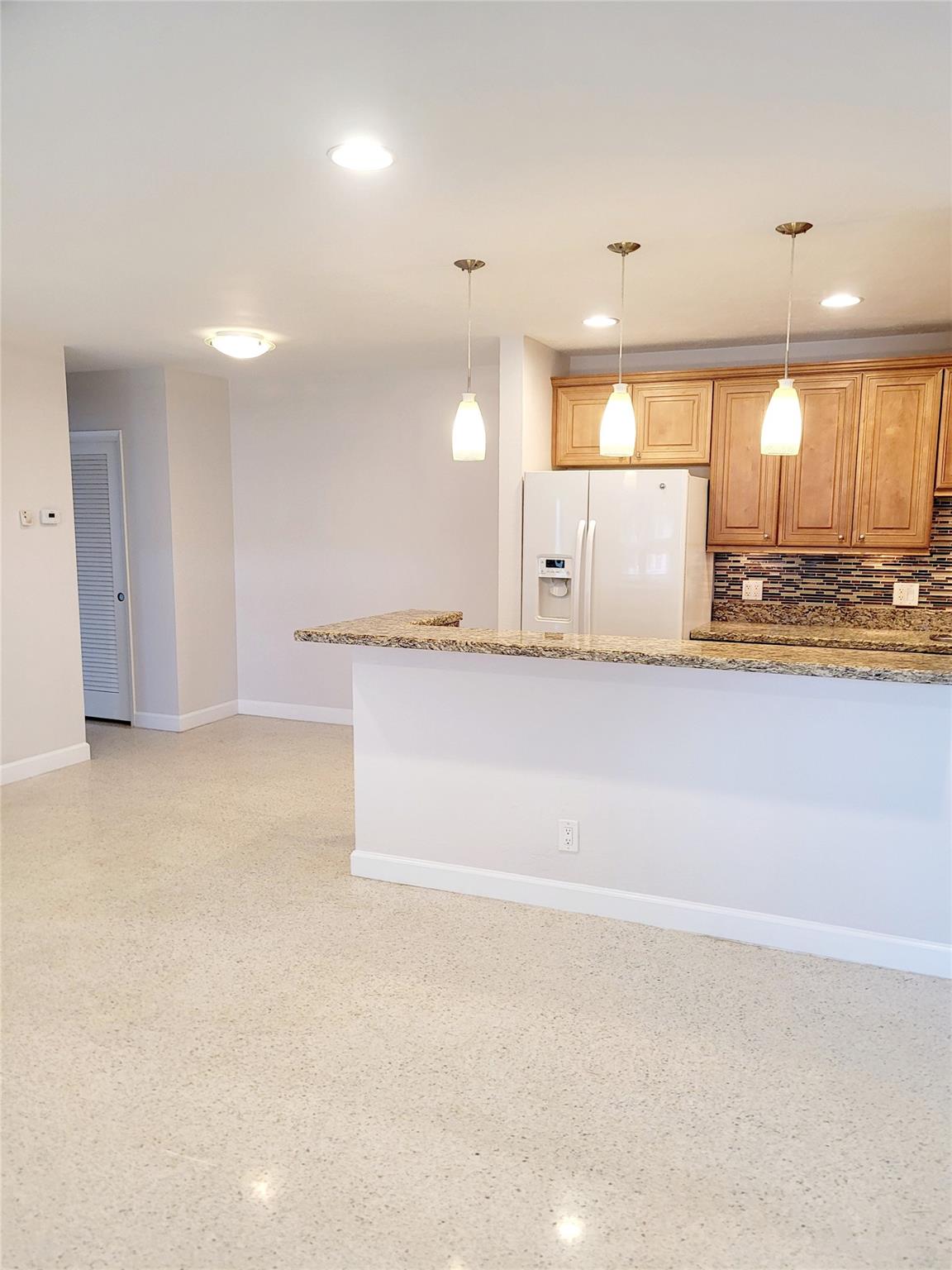 711 Bayshore Dr 202