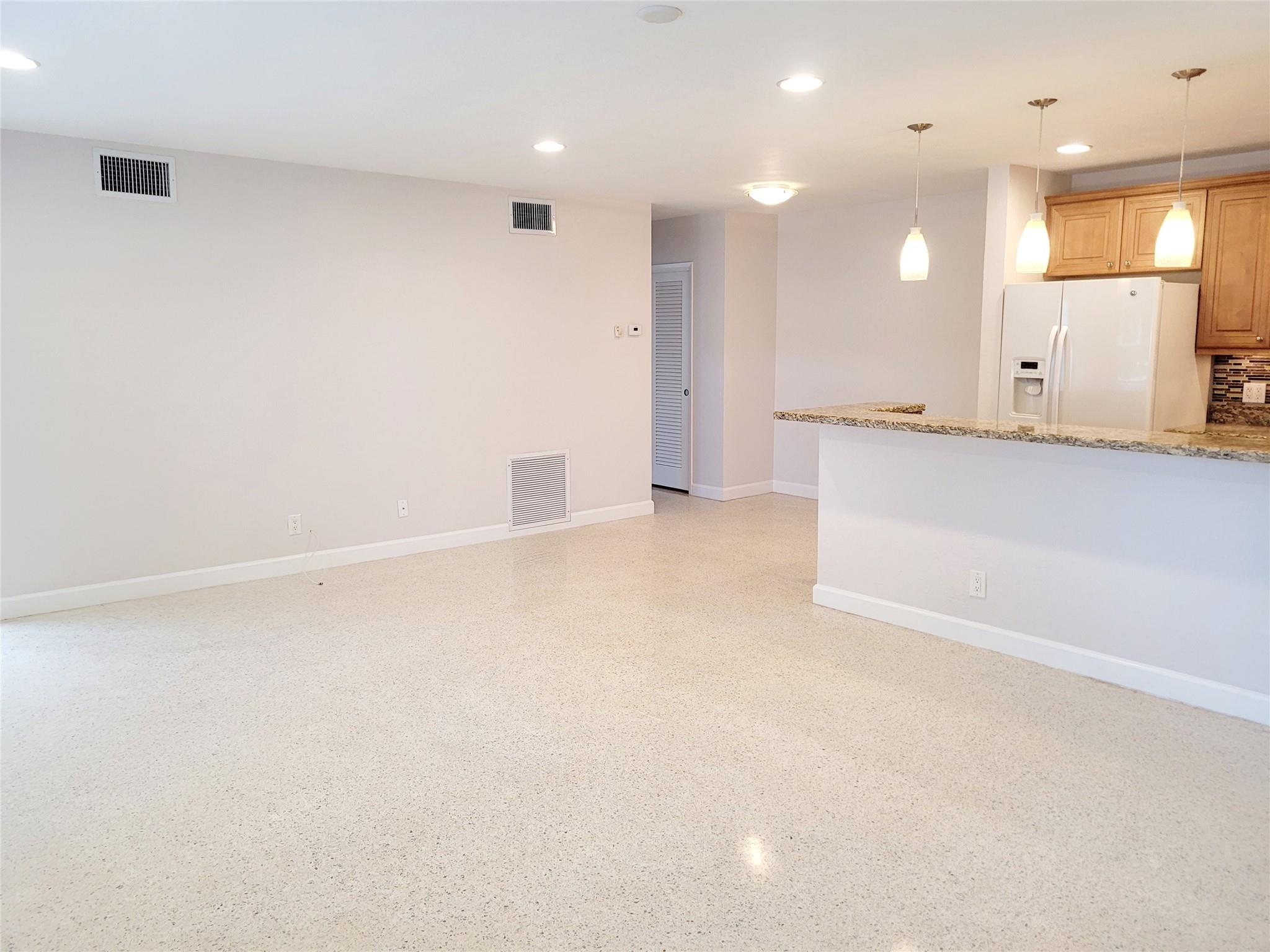 711 Bayshore Dr 202