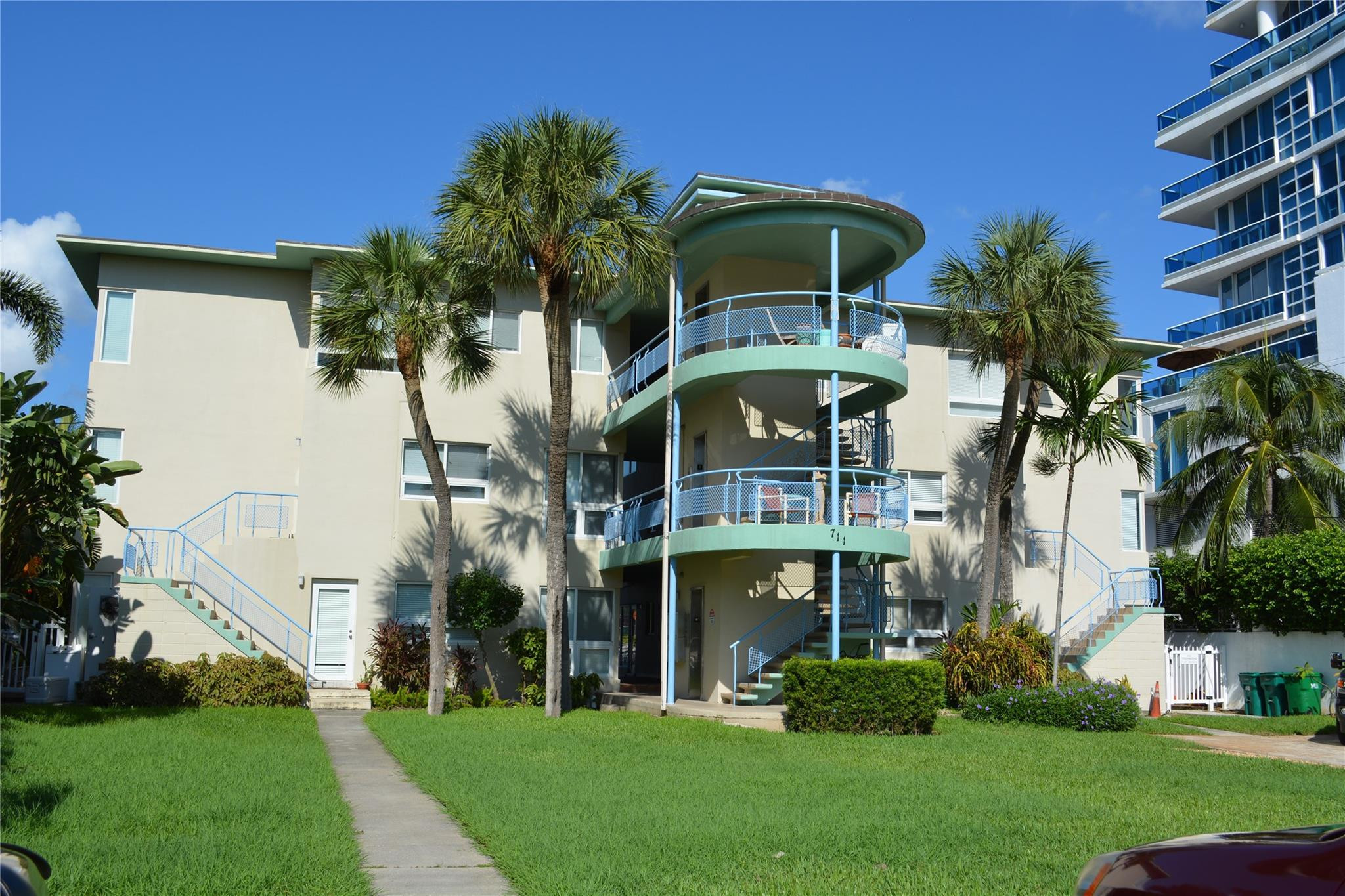 711 Bayshore Dr 202
