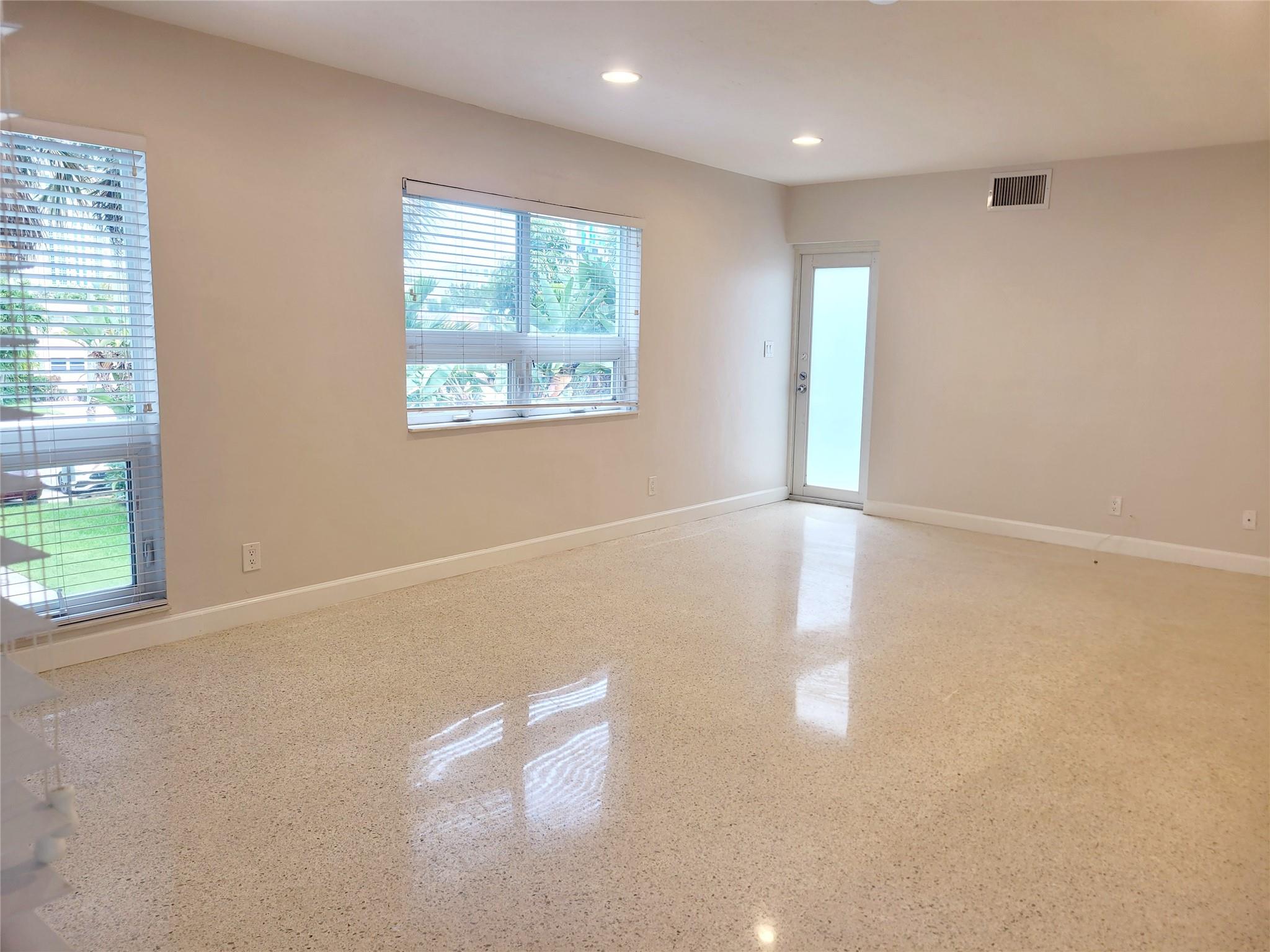 711 Bayshore Dr 202