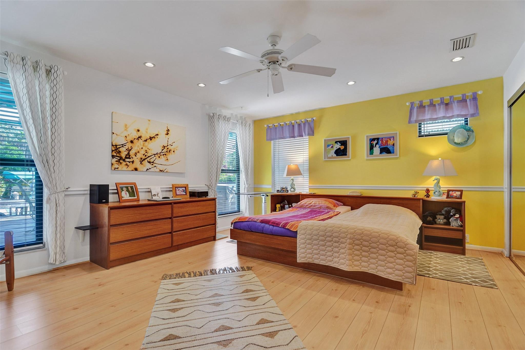 1321 Mango Isle