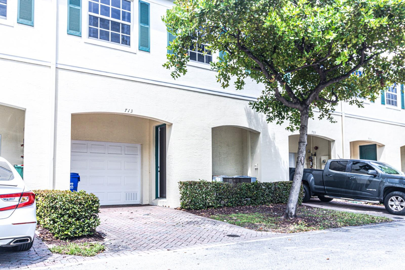 713 SW 2 Terr
