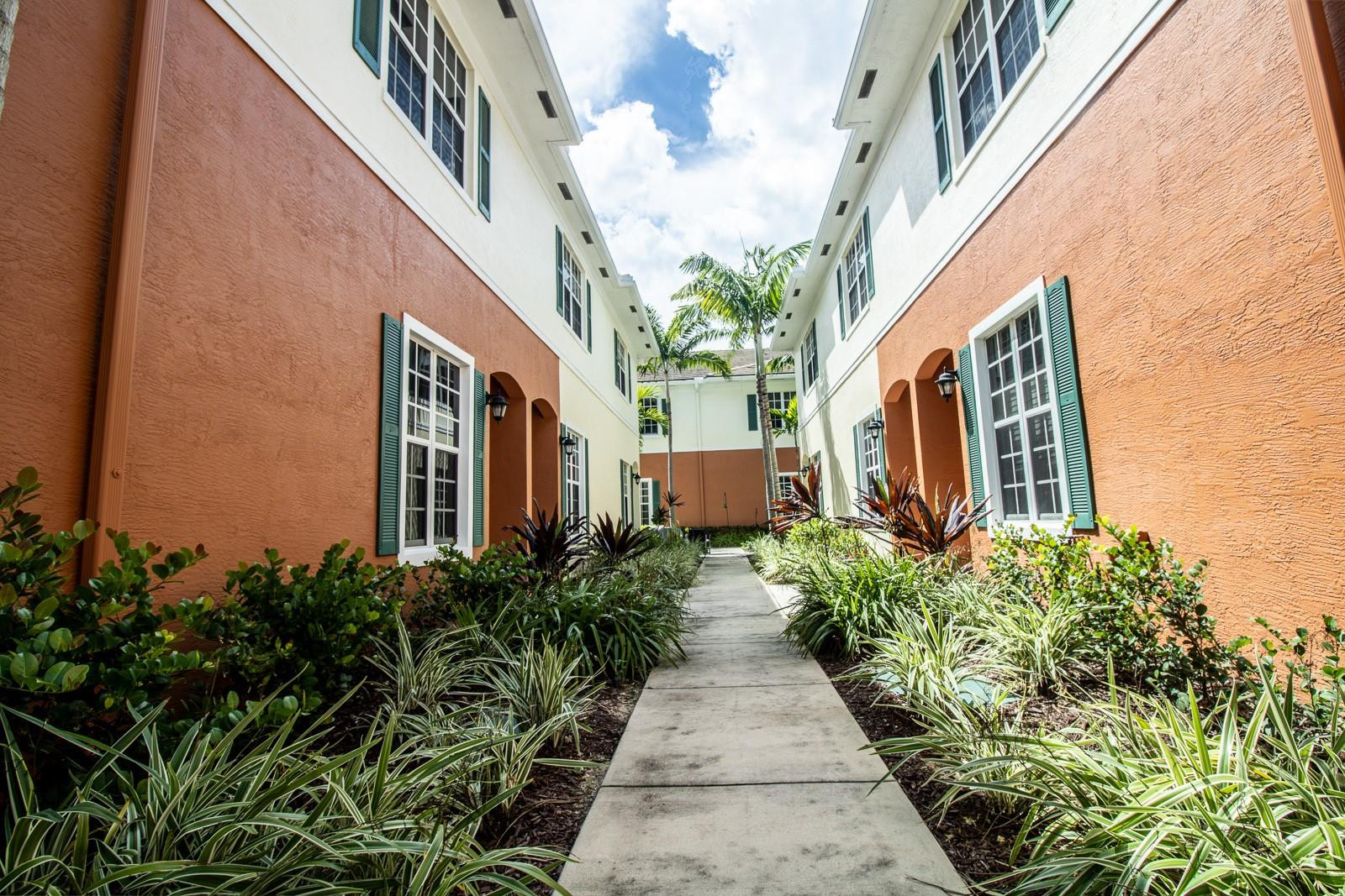 713 SW 2 Terr