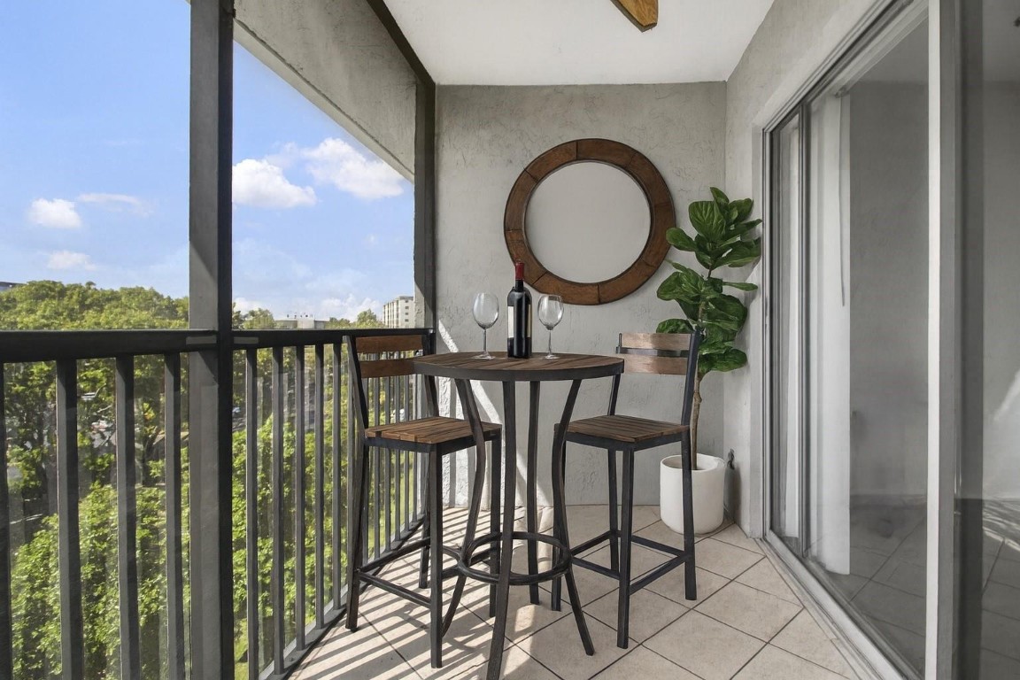 2230 N Cypress Bend Dr 504