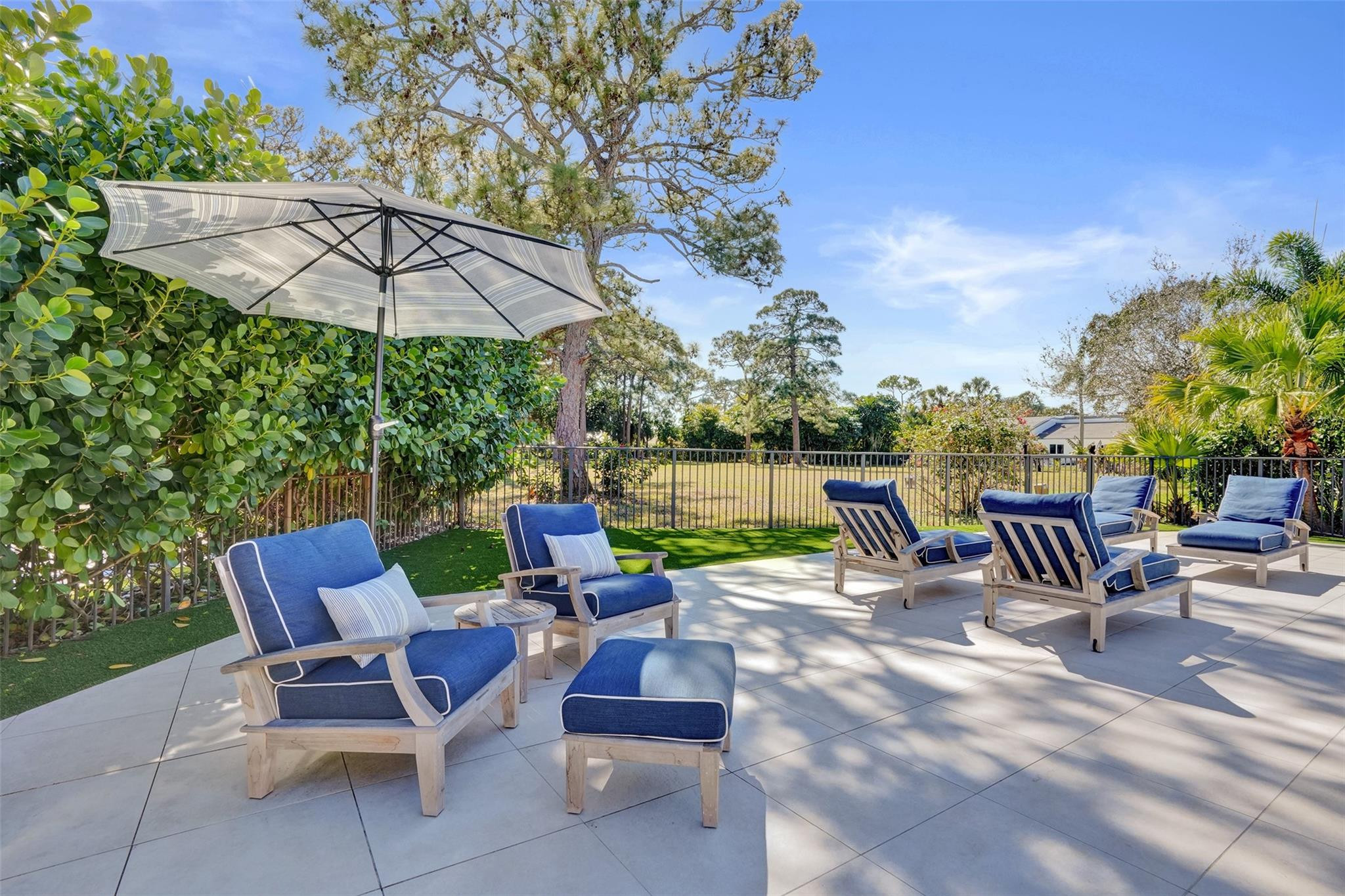 614 W Lakewoode Circle