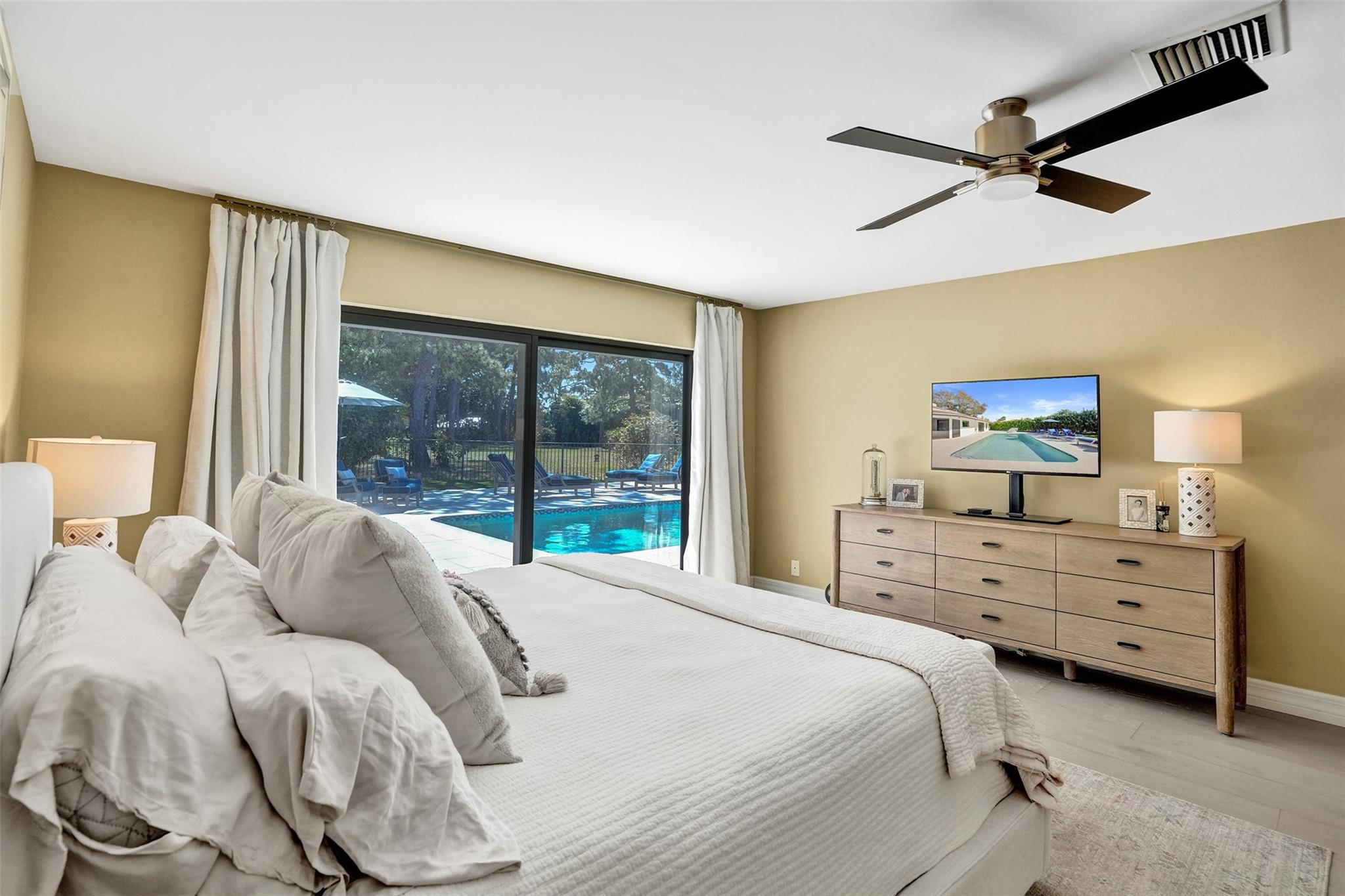 614 W Lakewoode Circle