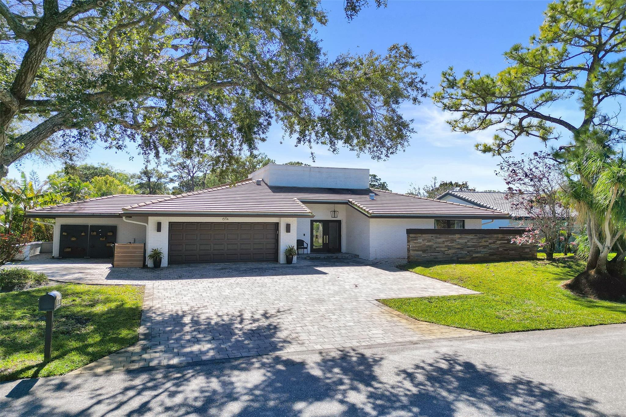 614 W Lakewoode Circle