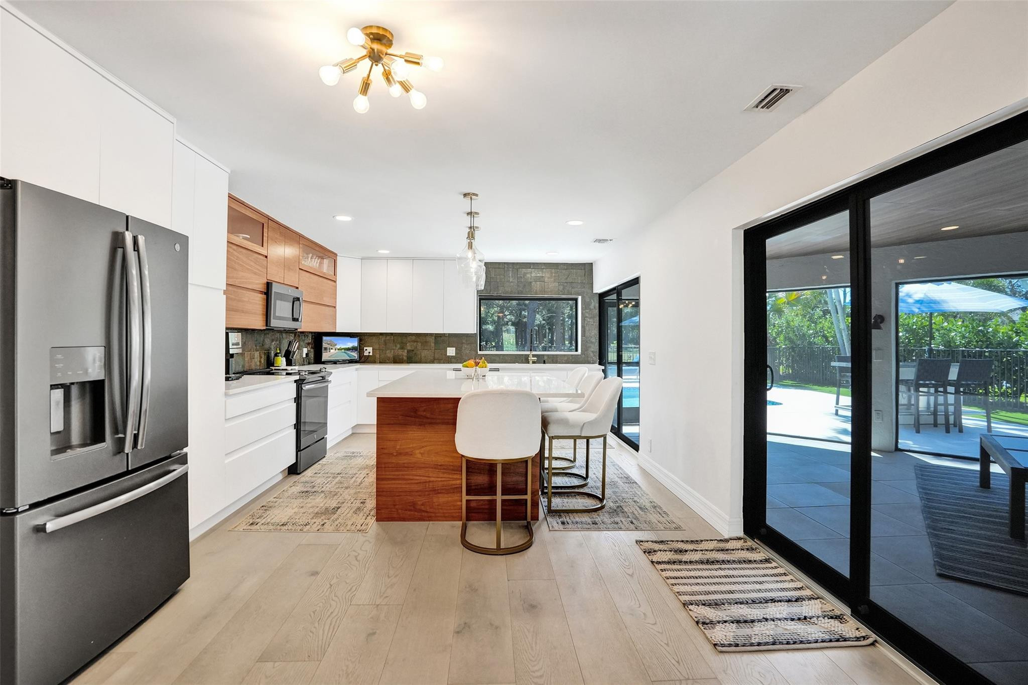 614 W Lakewoode Circle