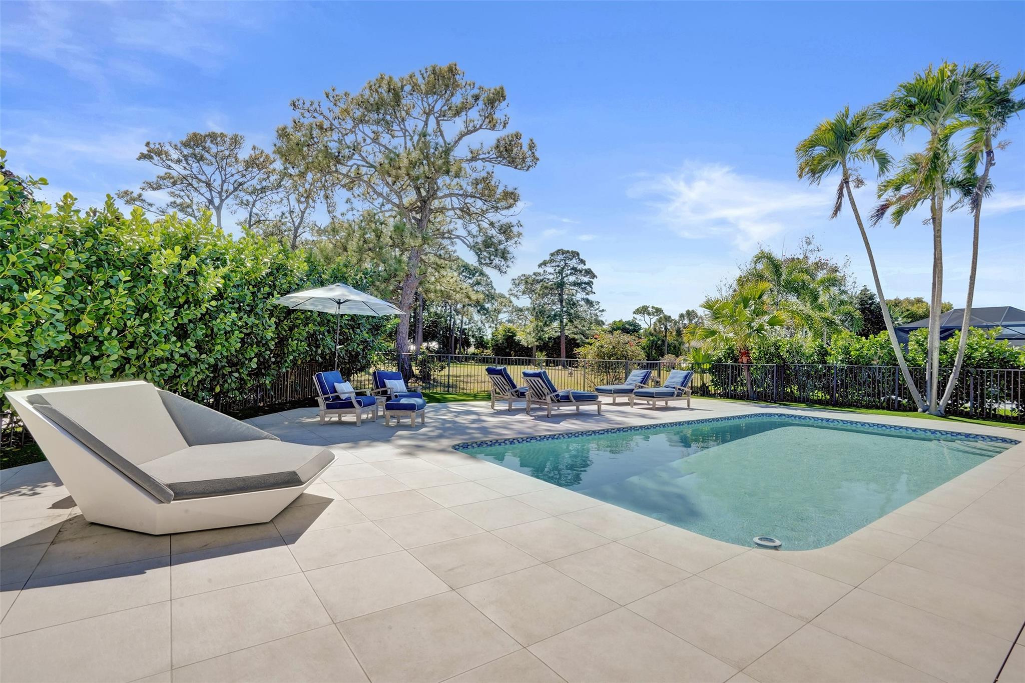 614 W Lakewoode Circle